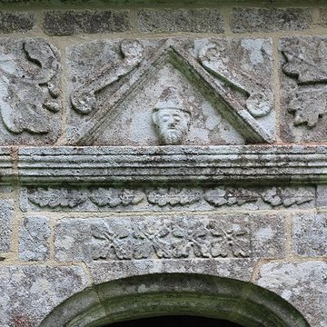 Chapelle Notre-Dame-de-Manéguen et fontaine