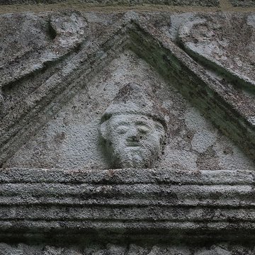 Chapelle Notre-Dame-de-Manéguen et fontaine