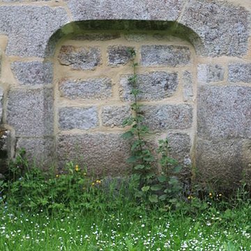 Chapelle Notre-Dame-de-Manéguen et fontaine