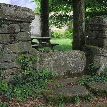 Chapelle Notre-Dame-de-Manéguen et fontaine