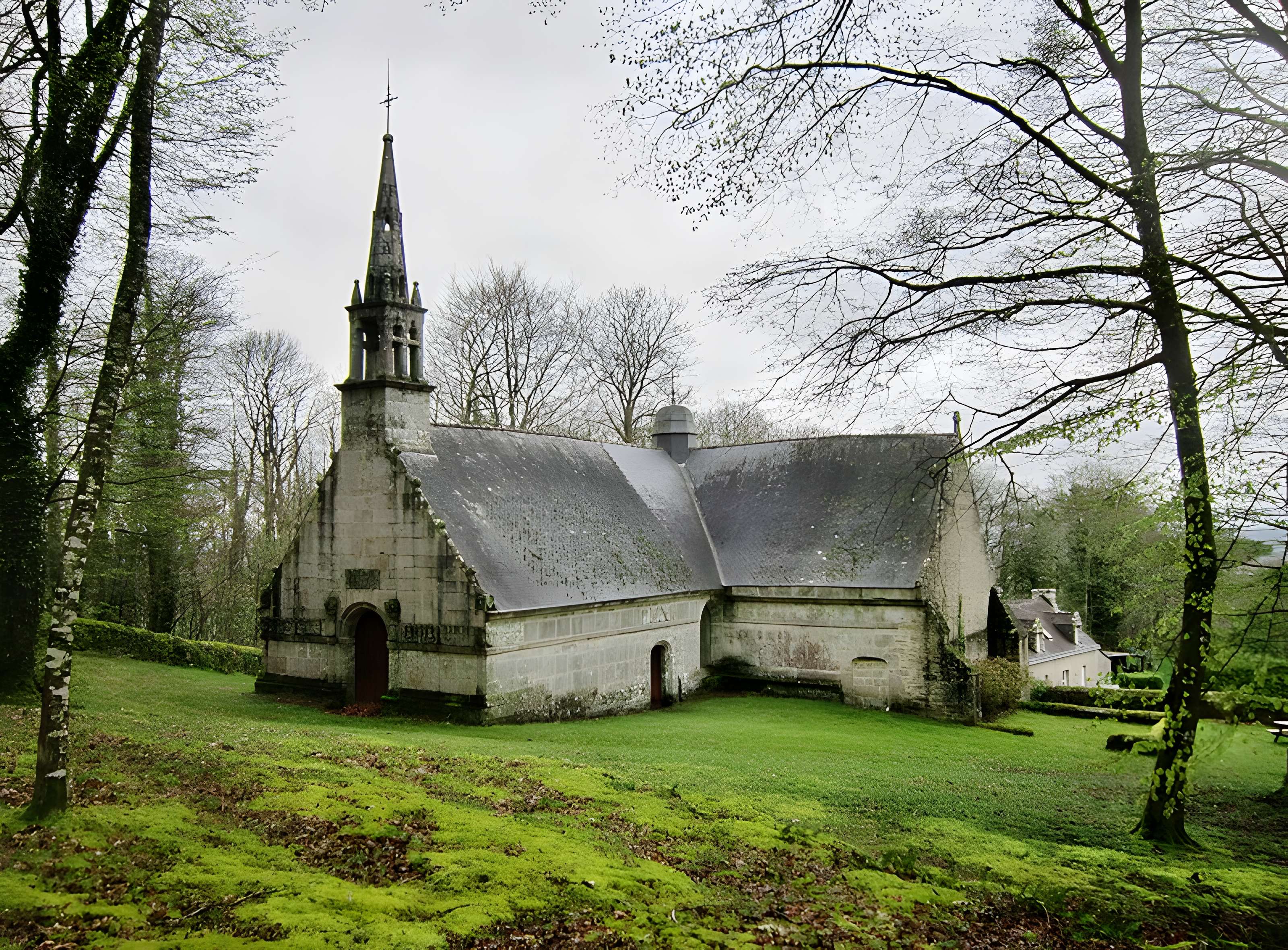 Chapelle Notre-Dame-de-Manéguen et fontaine