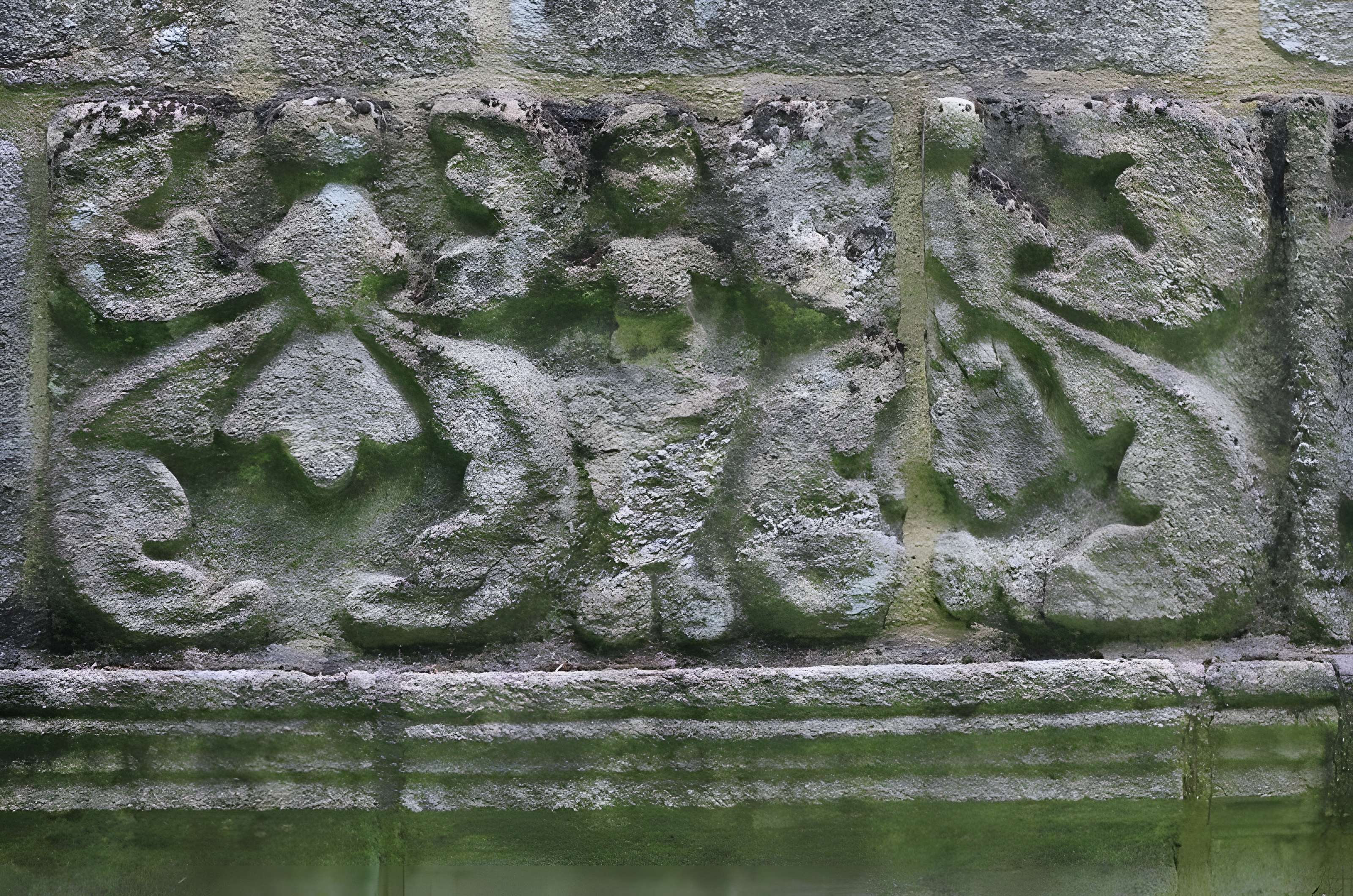 Chapelle Notre-Dame-de-Manéguen et fontaine