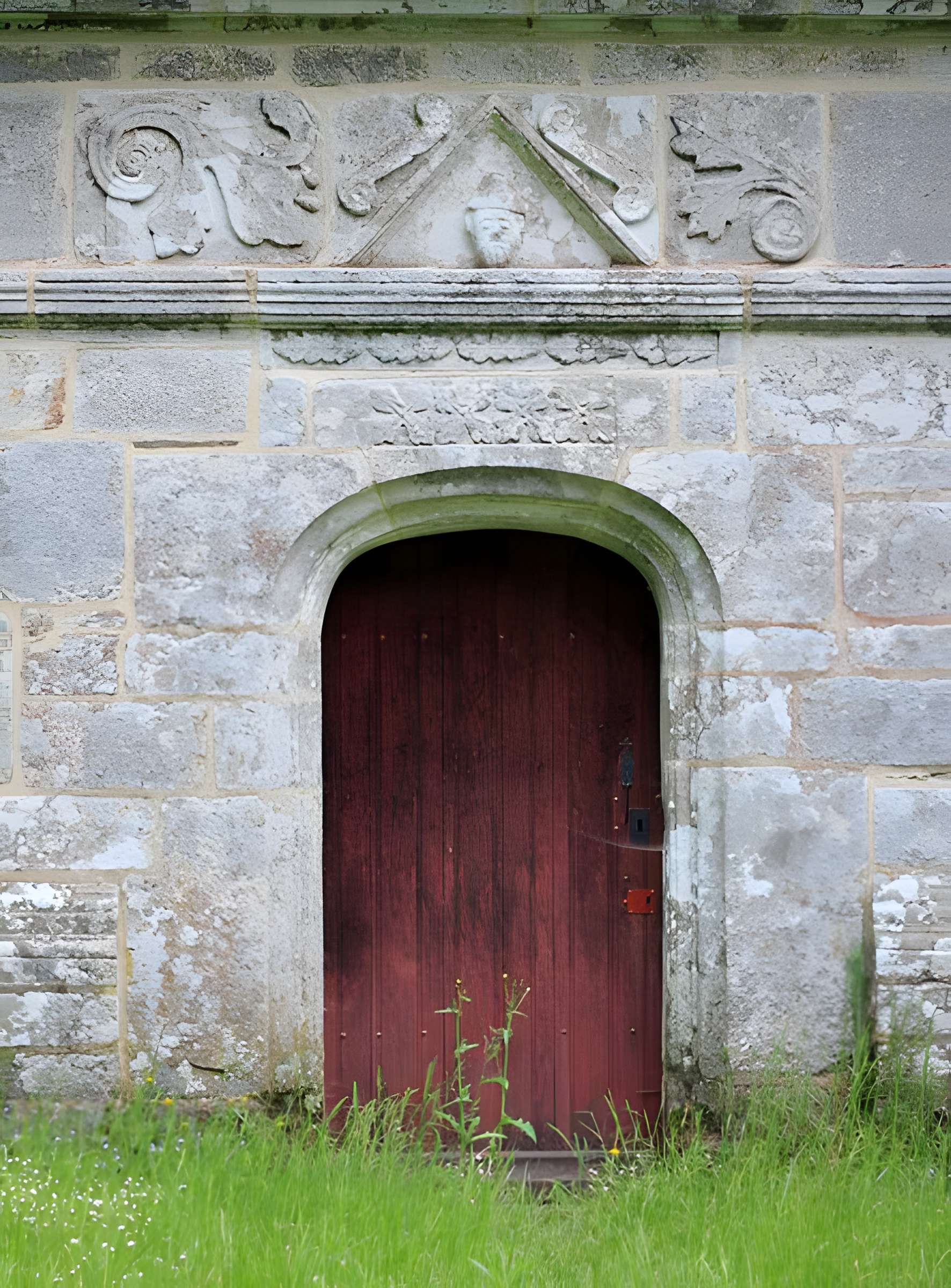 Chapelle Notre-Dame-de-Manéguen et fontaine