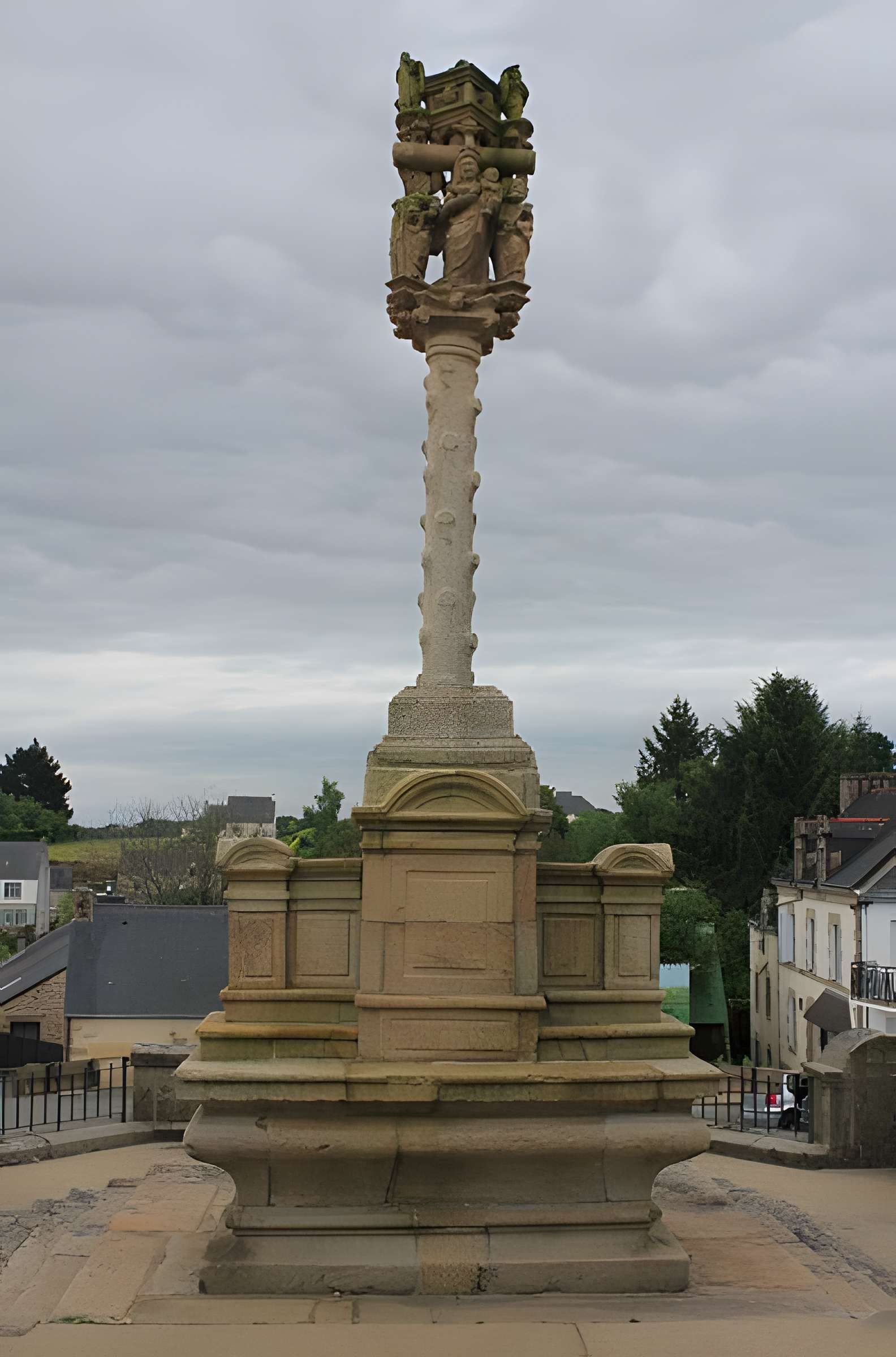 Cimetière entourant l'église