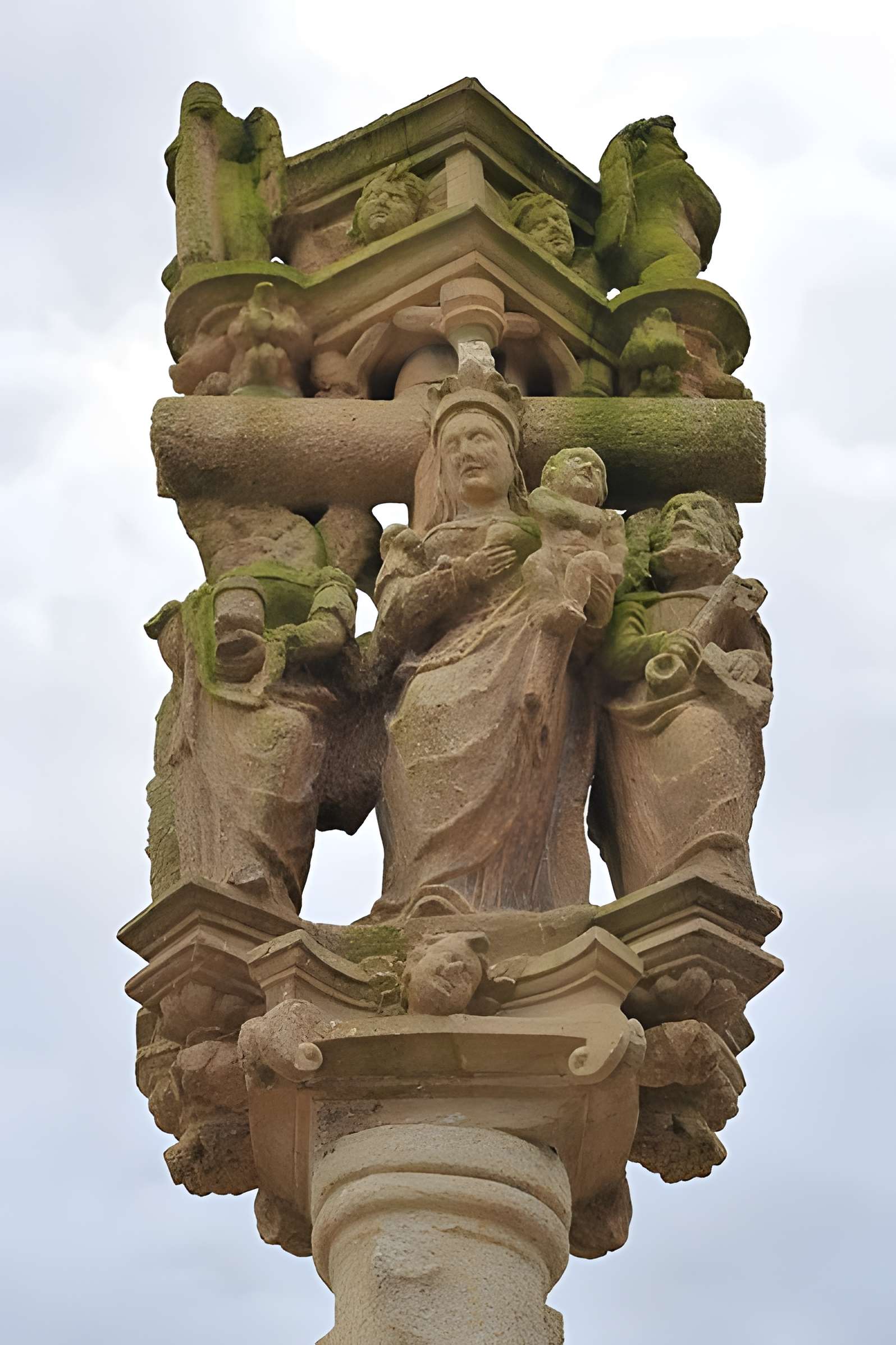 Cimetière entourant l'église