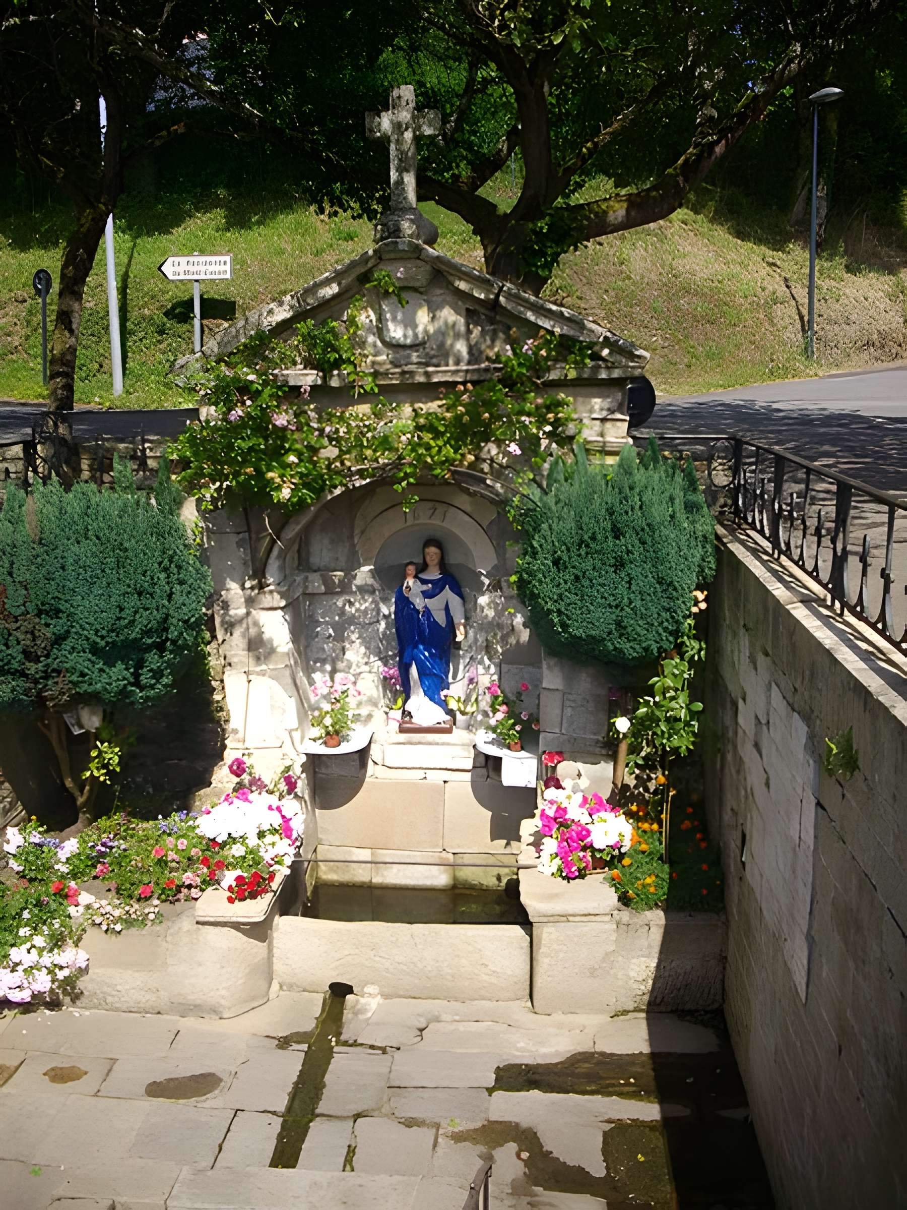 Fontaine de la Vierge, dite Fontaine Miraculeuse