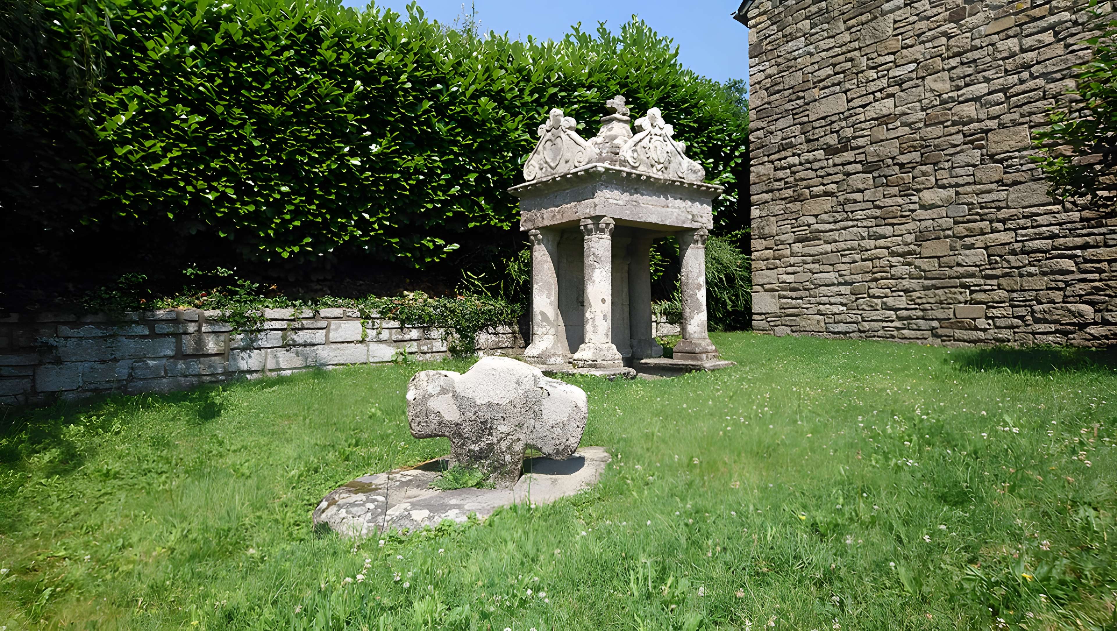 Fontaine Saint-Servais et son lavoir