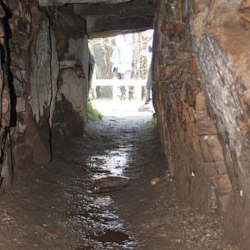 Allée couverte sous tumulus, dolmen du Rocher