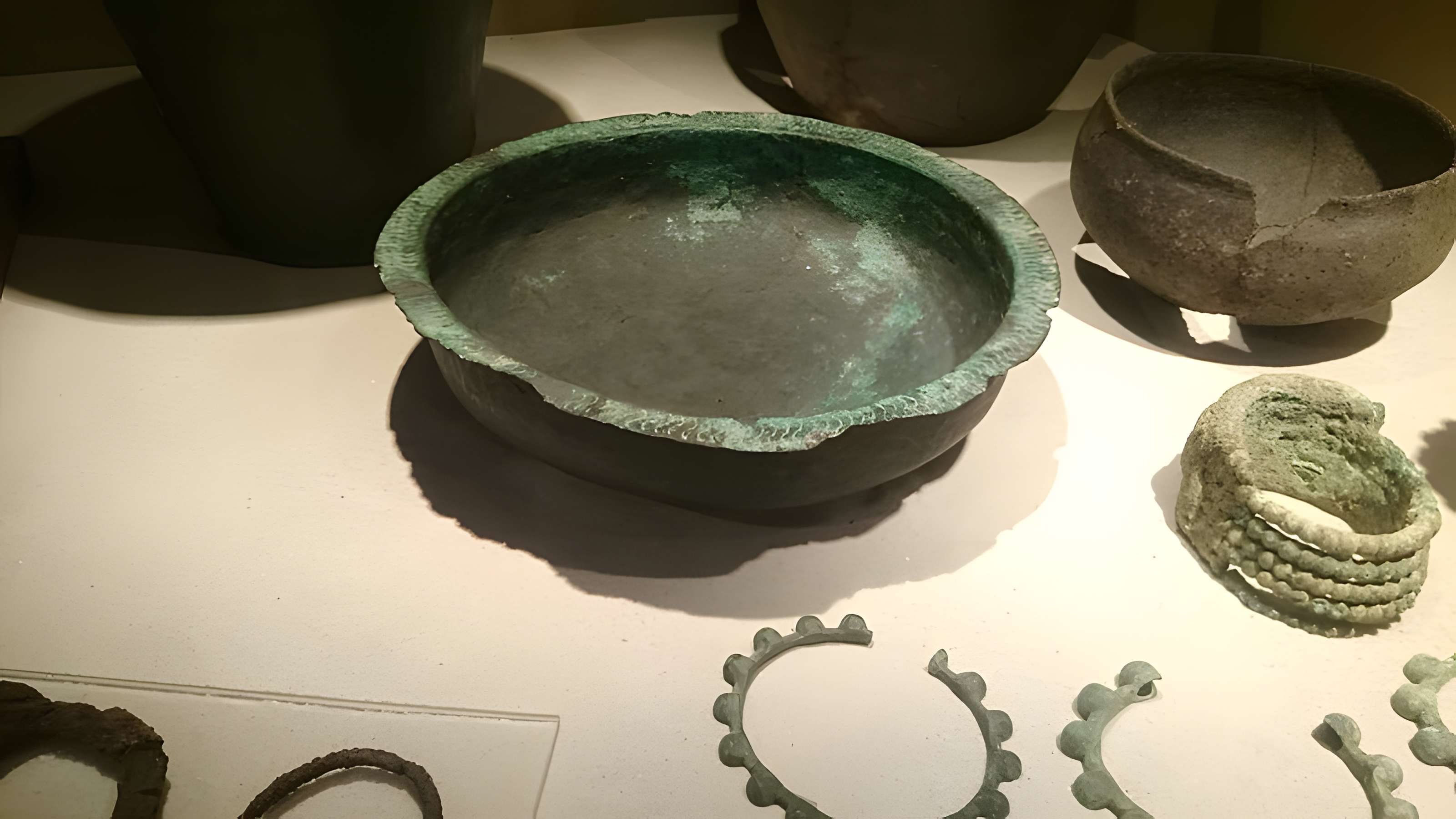 Allée couverte sous tumulus, dolmen du Rocher