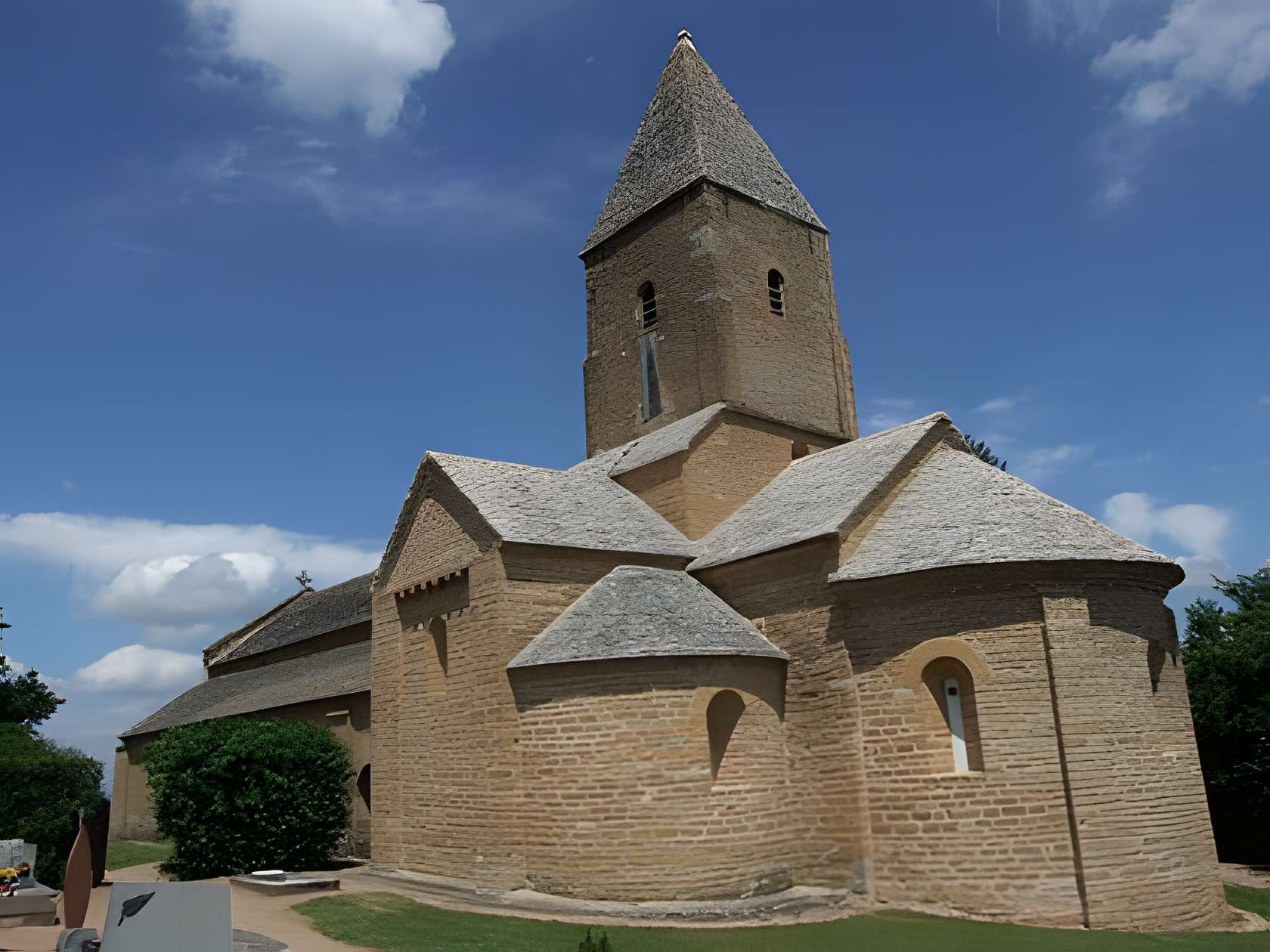 Église Saint-Pierre de Brancion 