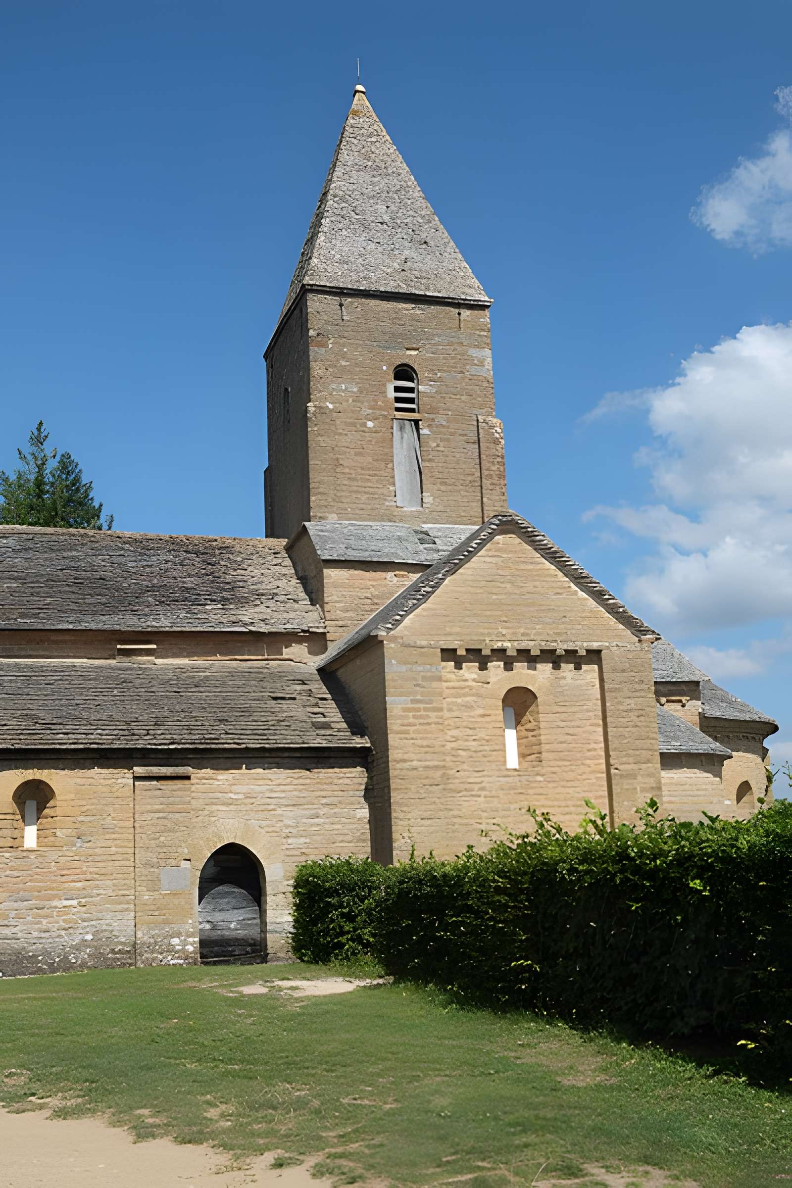 Église Saint-Pierre de Brancion