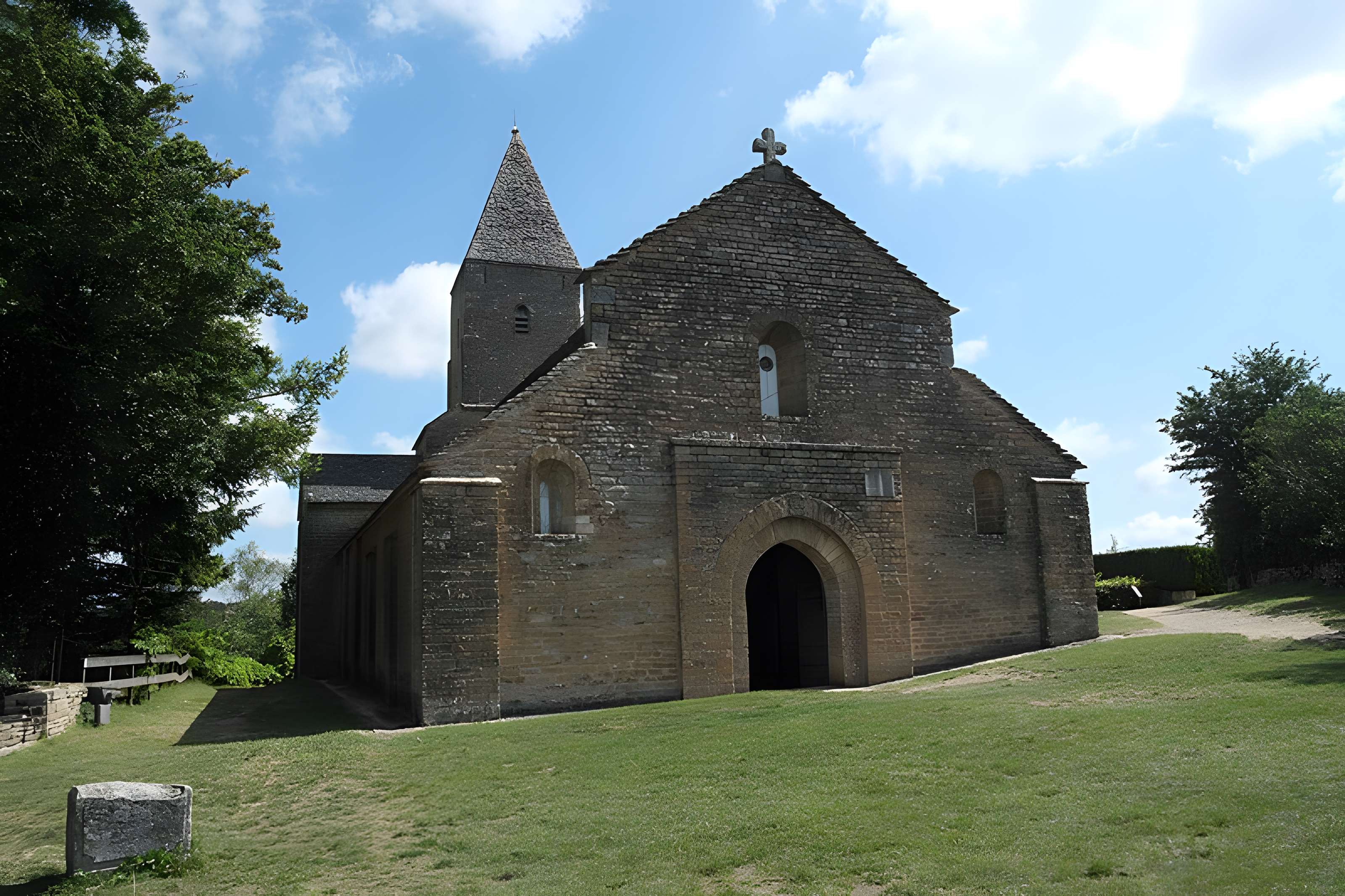 Église Saint-Pierre de Brancion