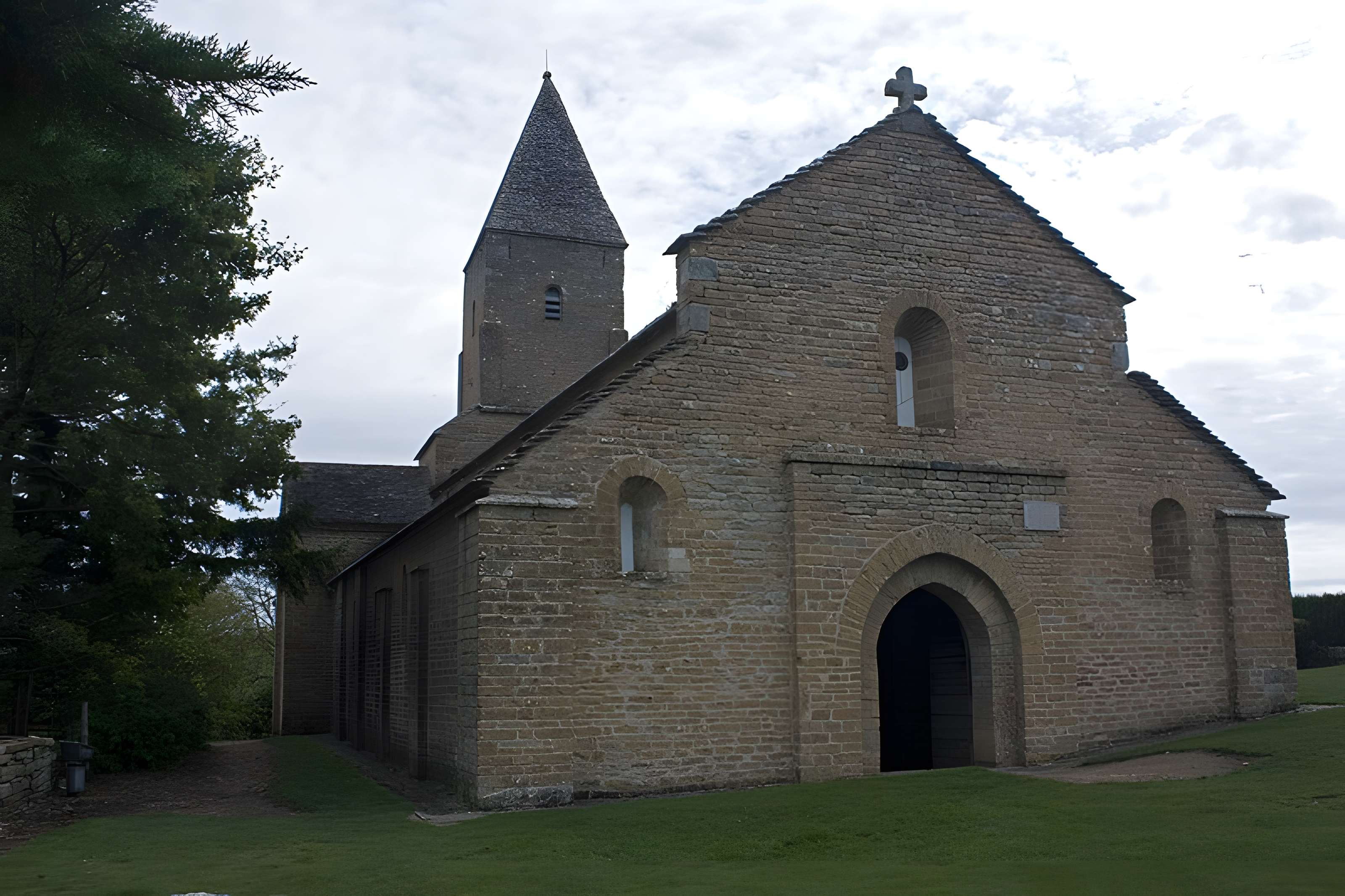 Église Saint-Pierre de Brancion