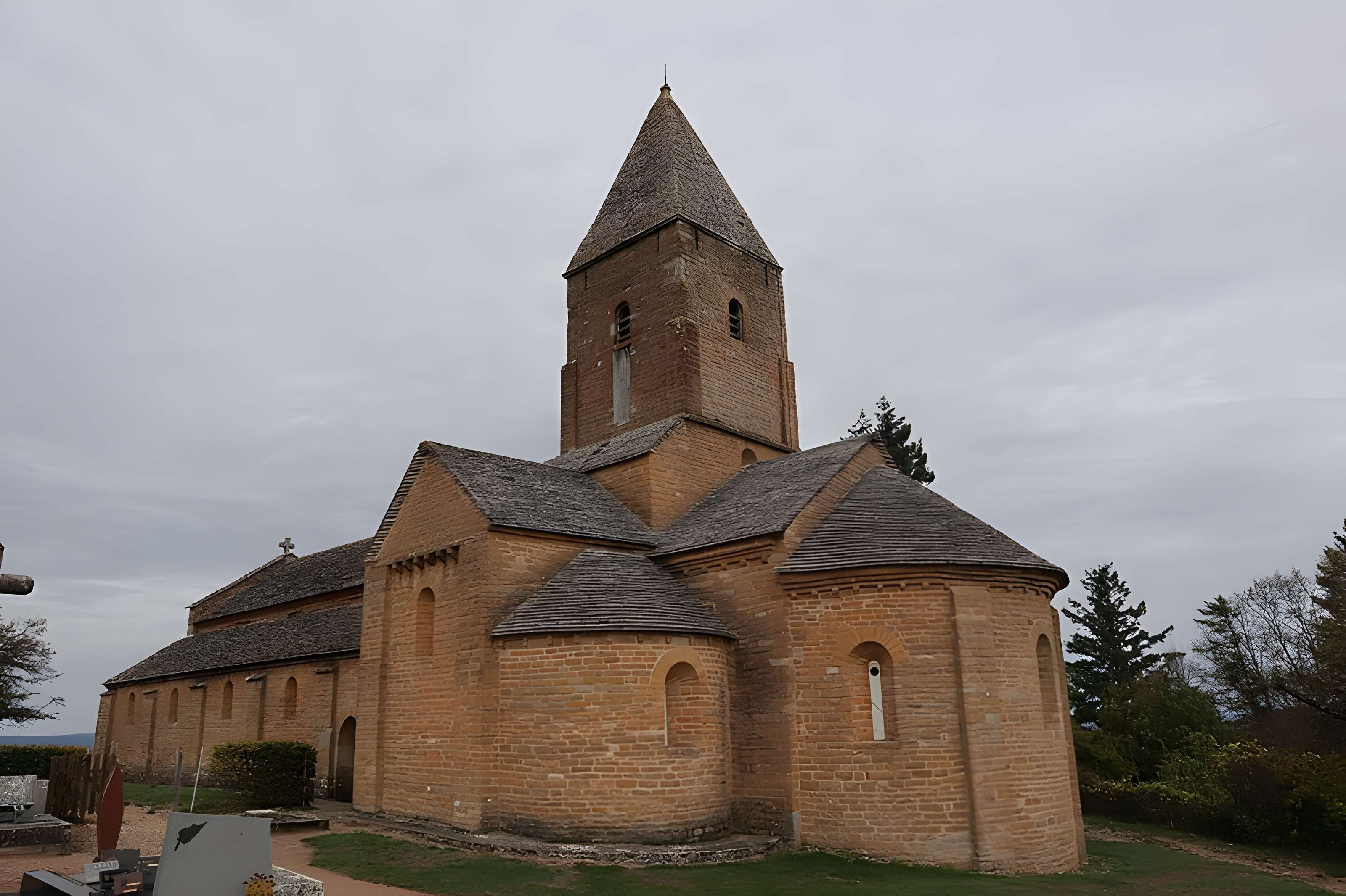 Église Saint-Pierre de Brancion