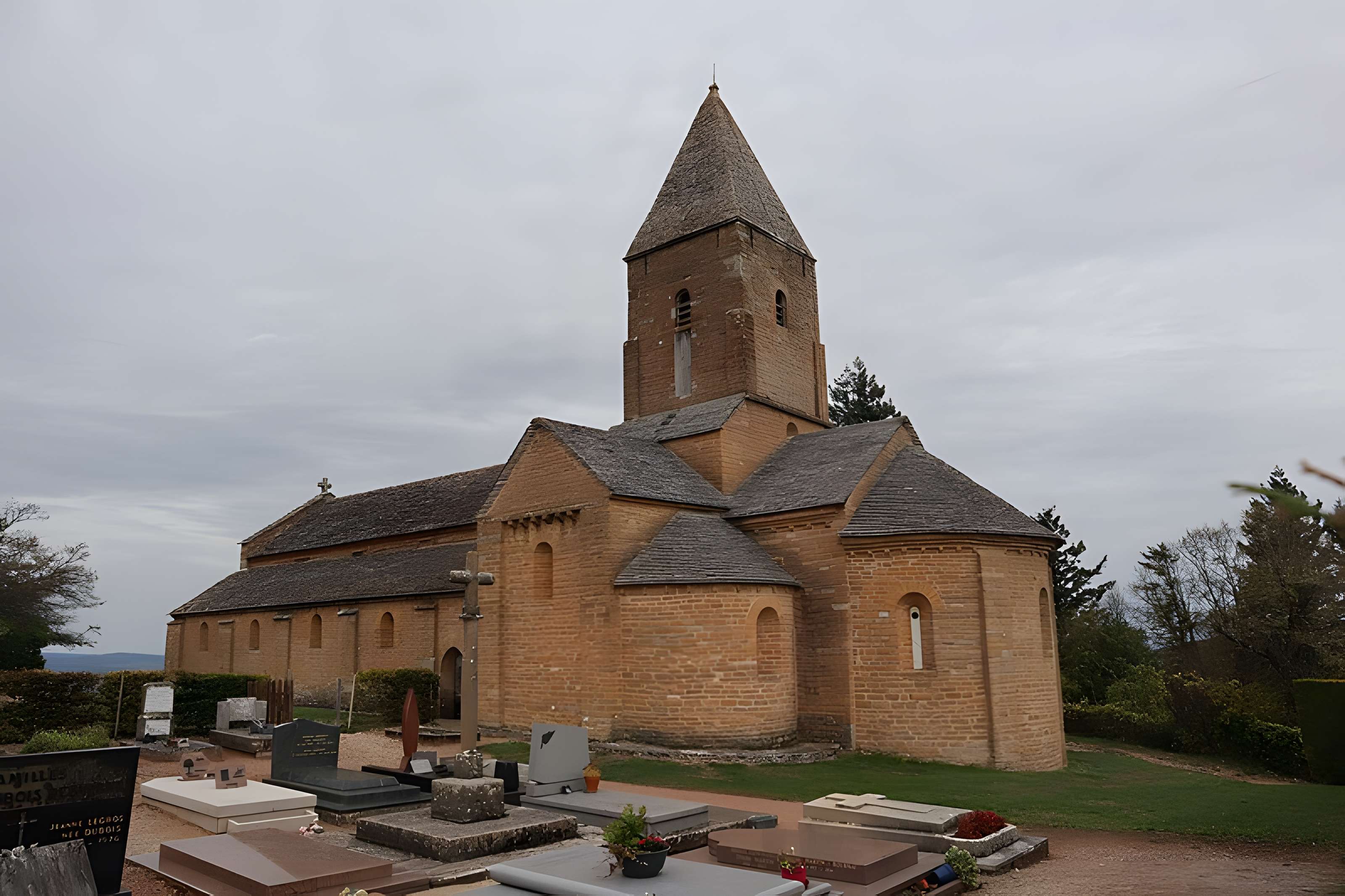 Église Saint-Pierre de Brancion