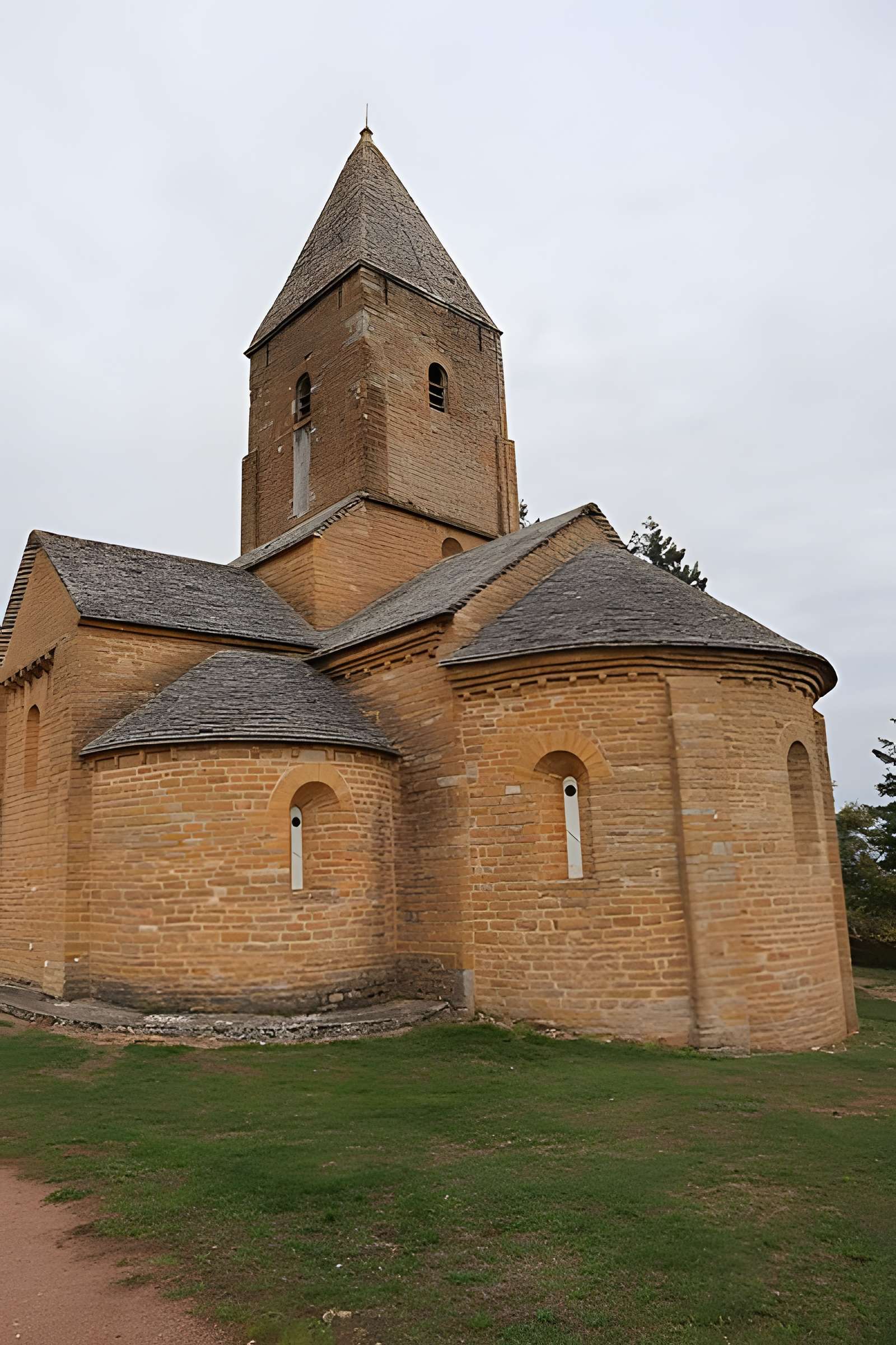 Église Saint-Pierre de Brancion