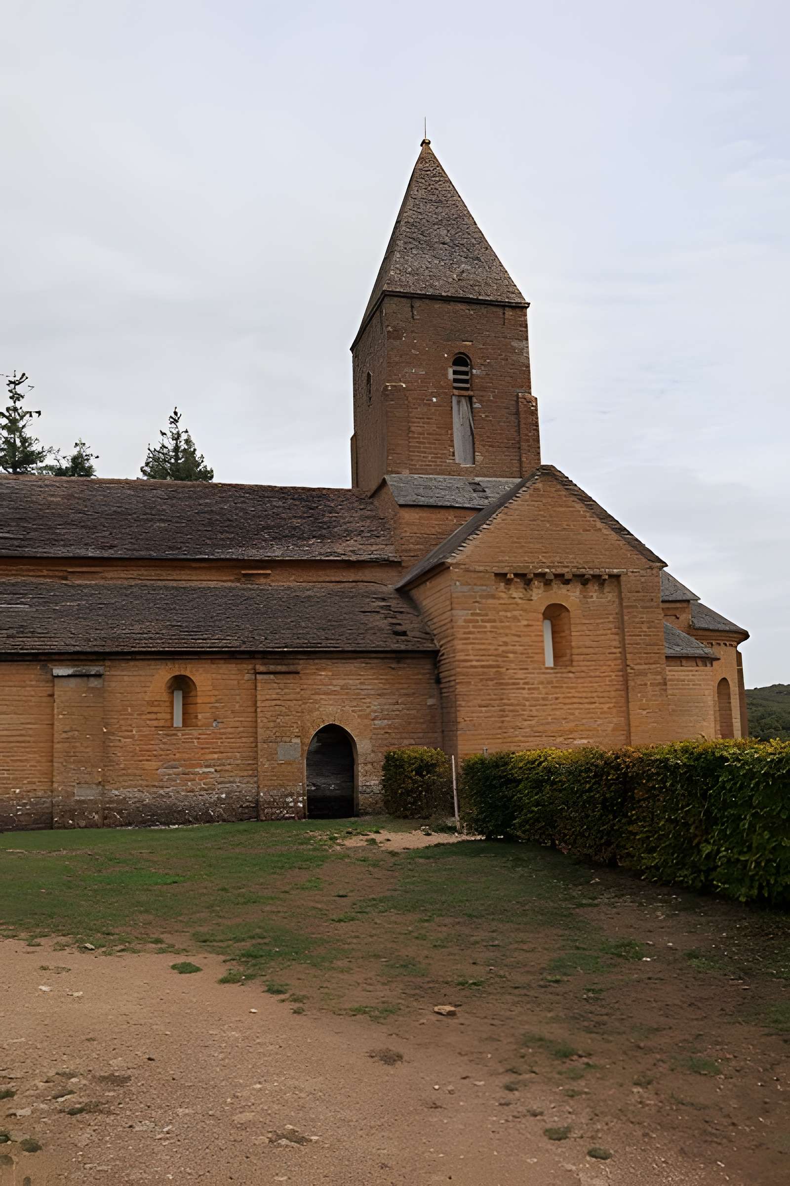 Église Saint-Pierre de Brancion