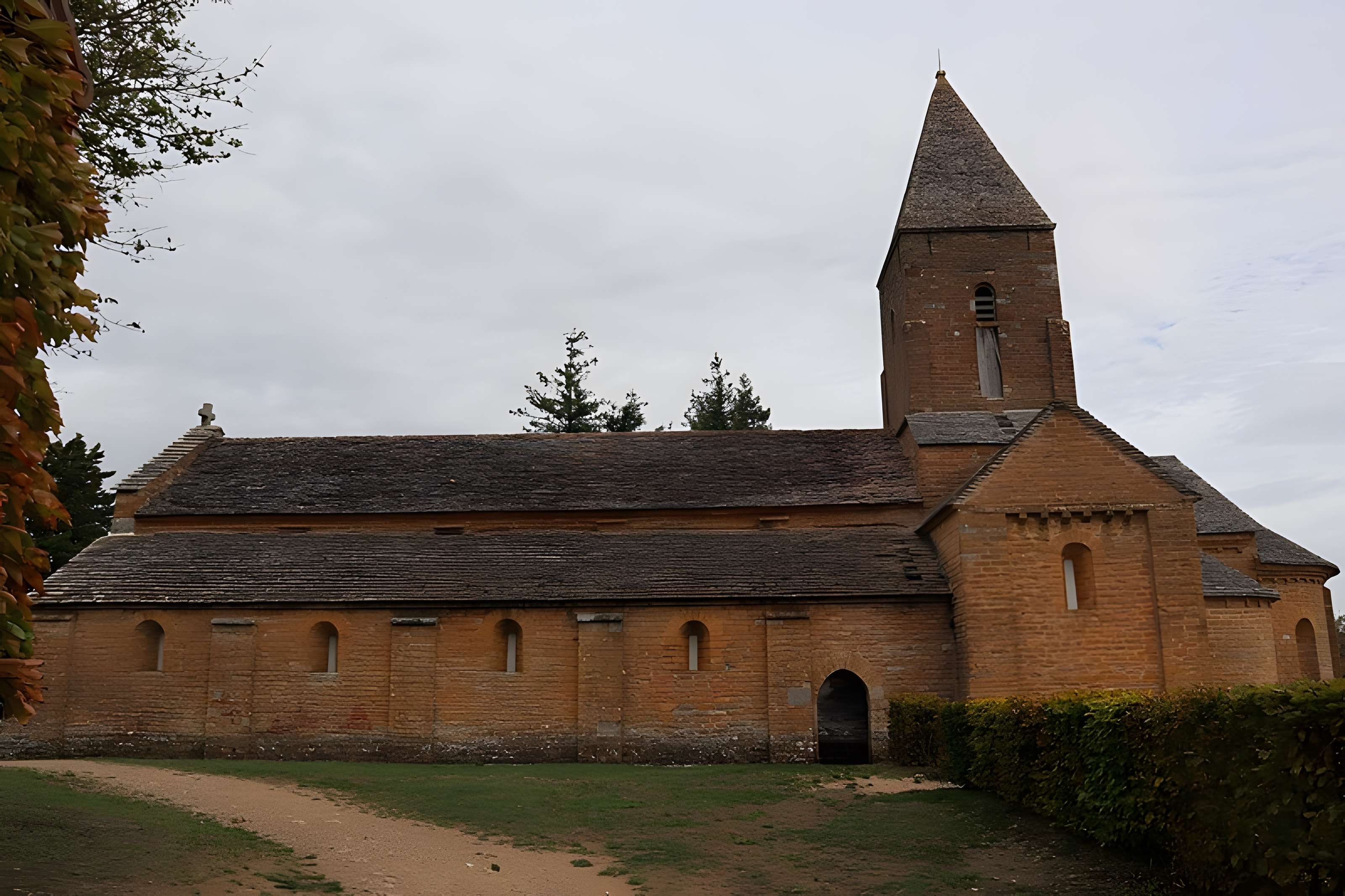 Église Saint-Pierre de Brancion