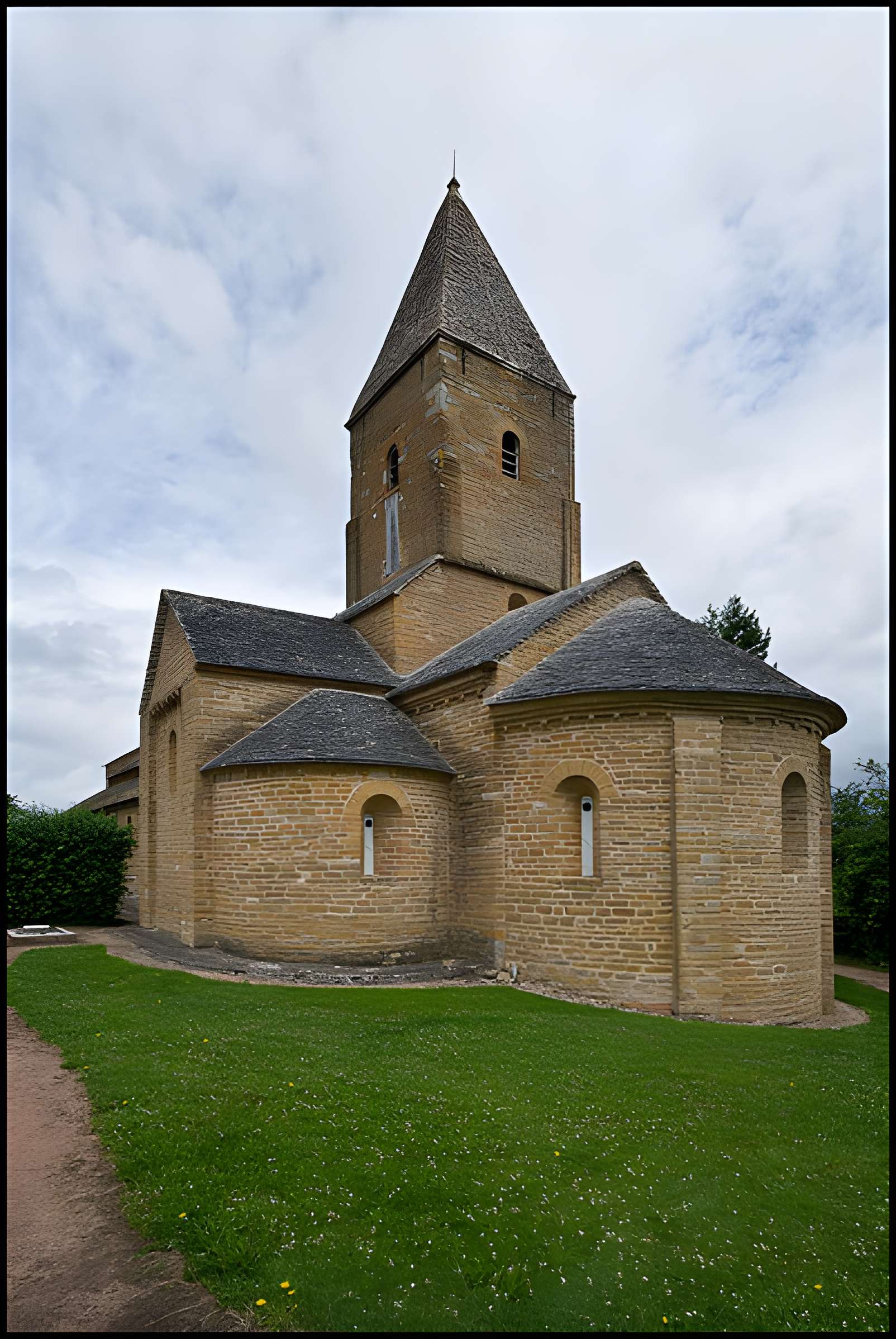 Église Saint-Pierre de Brancion