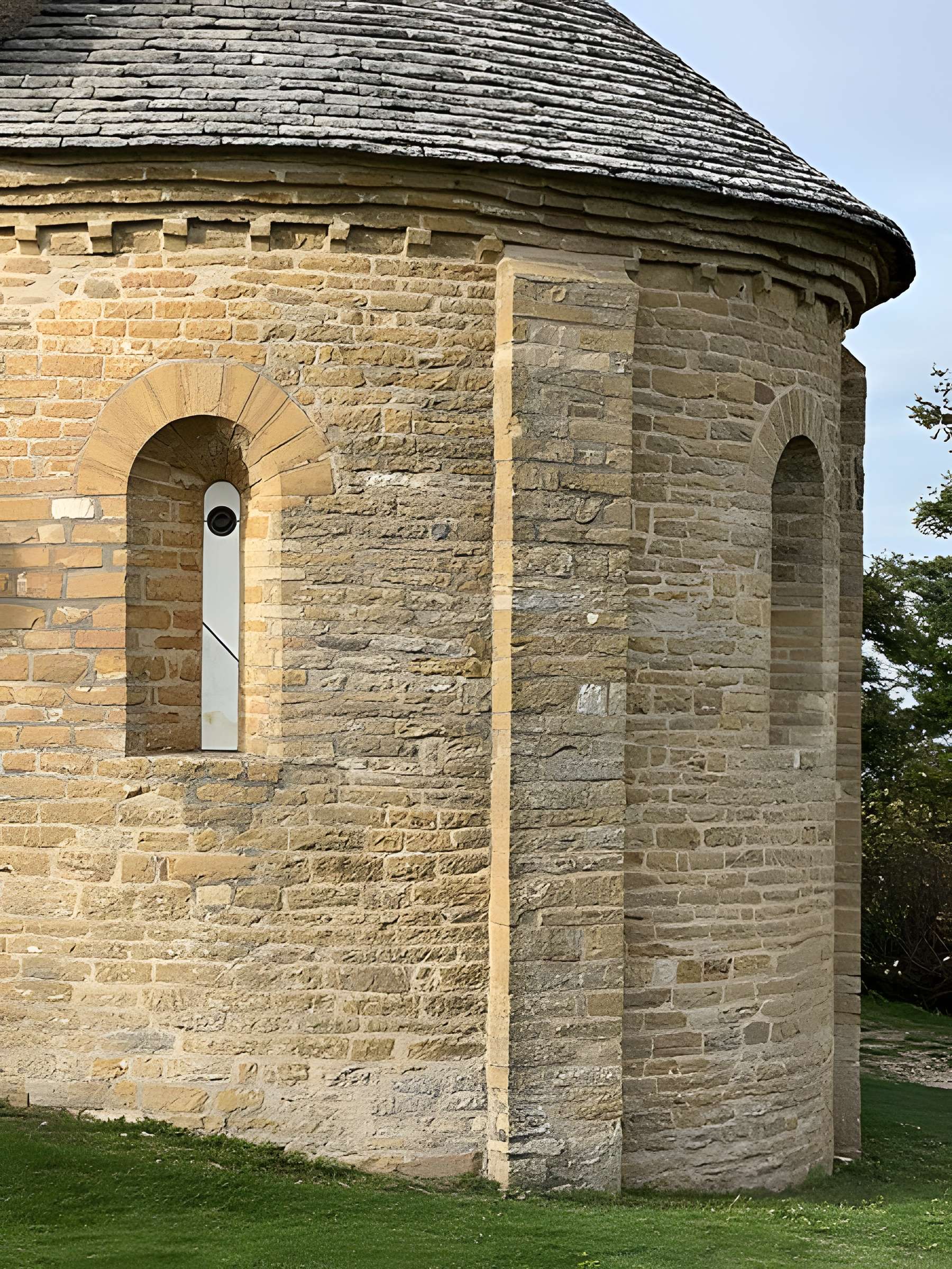 Église Saint-Pierre de Brancion