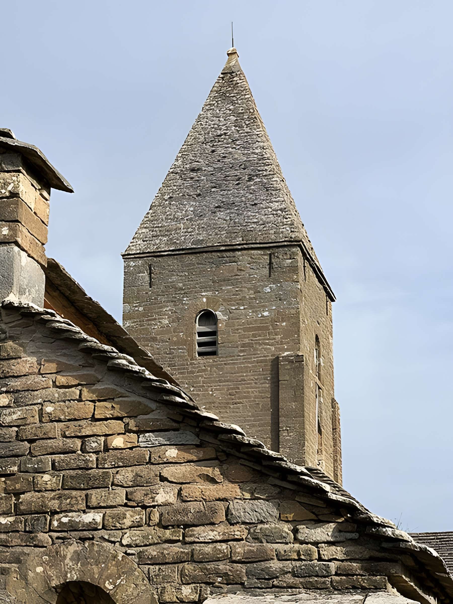 Église Saint-Pierre de Brancion