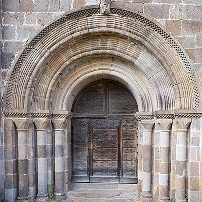 Photo de Église Saint-Pierre de Bredons