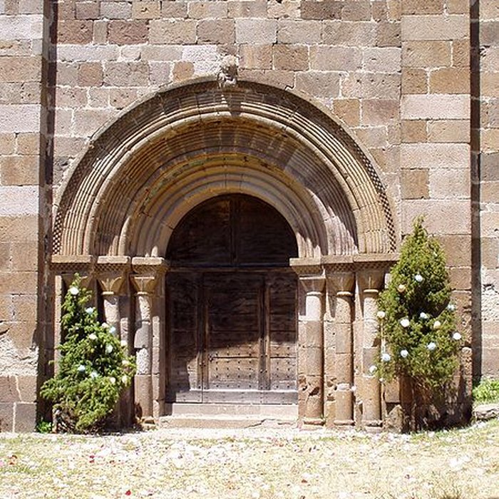 Photo de Église Saint-Pierre de Bredons