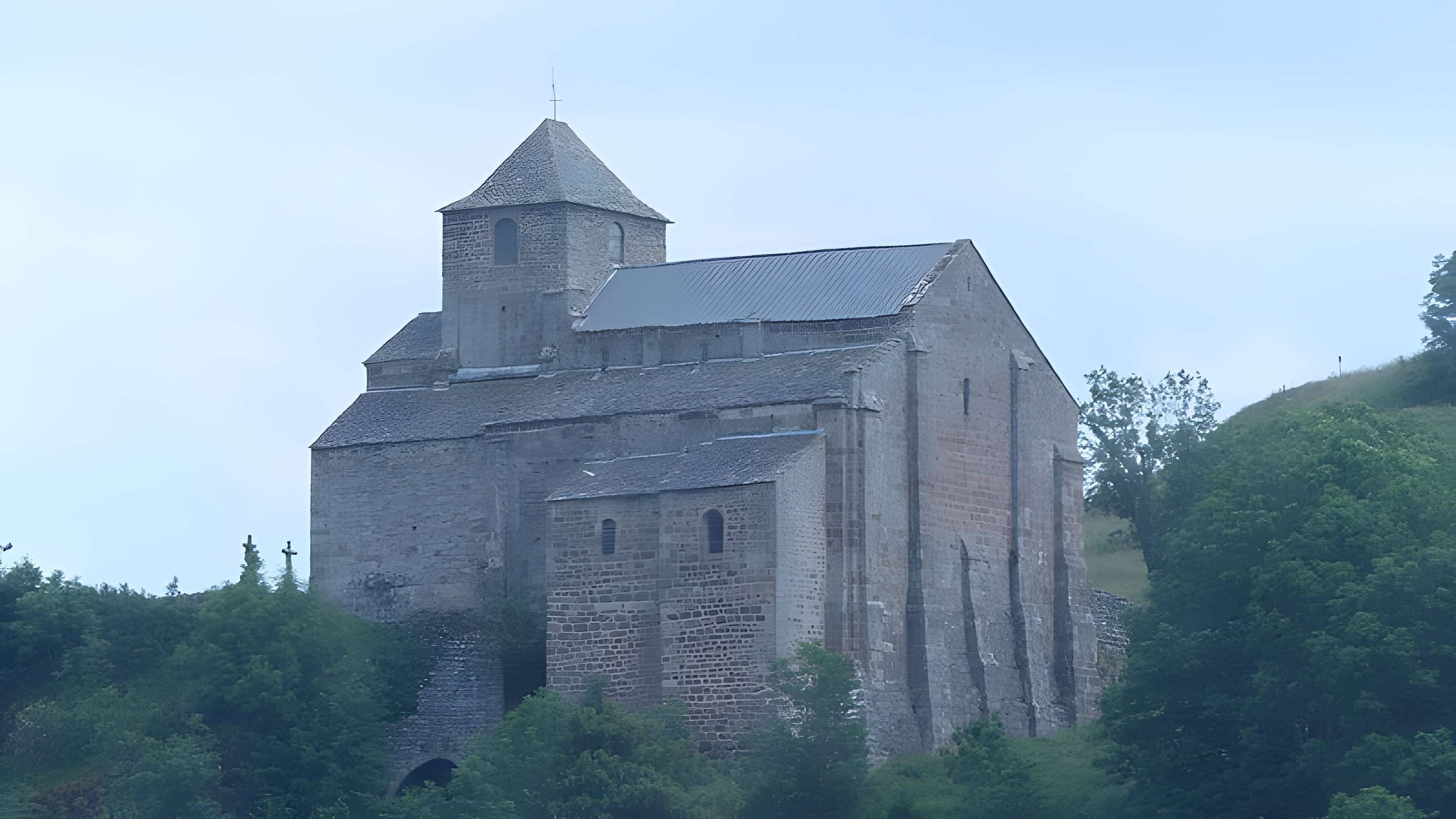 Église Saint-Pierre de Bredons