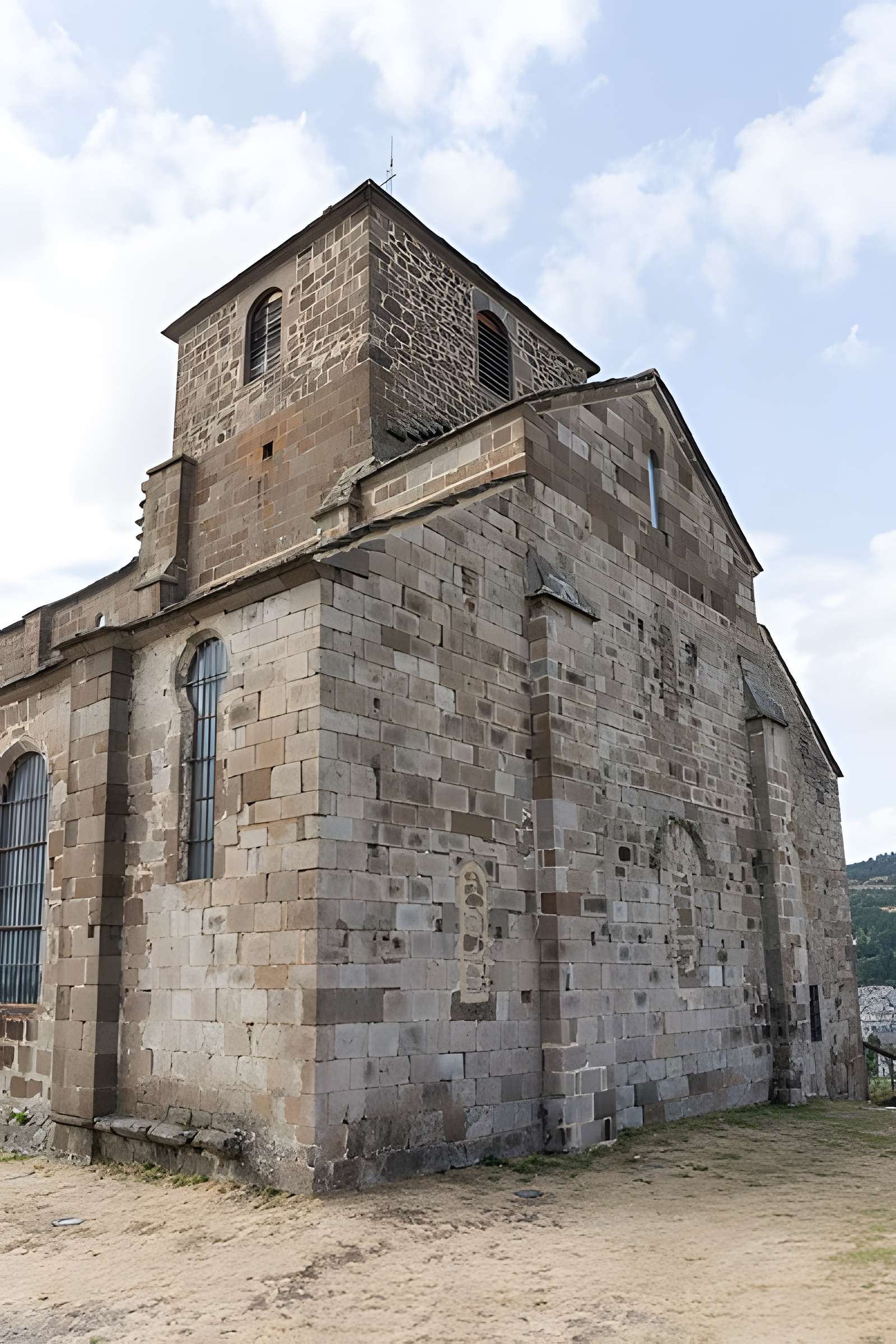Église Saint-Pierre de Bredons