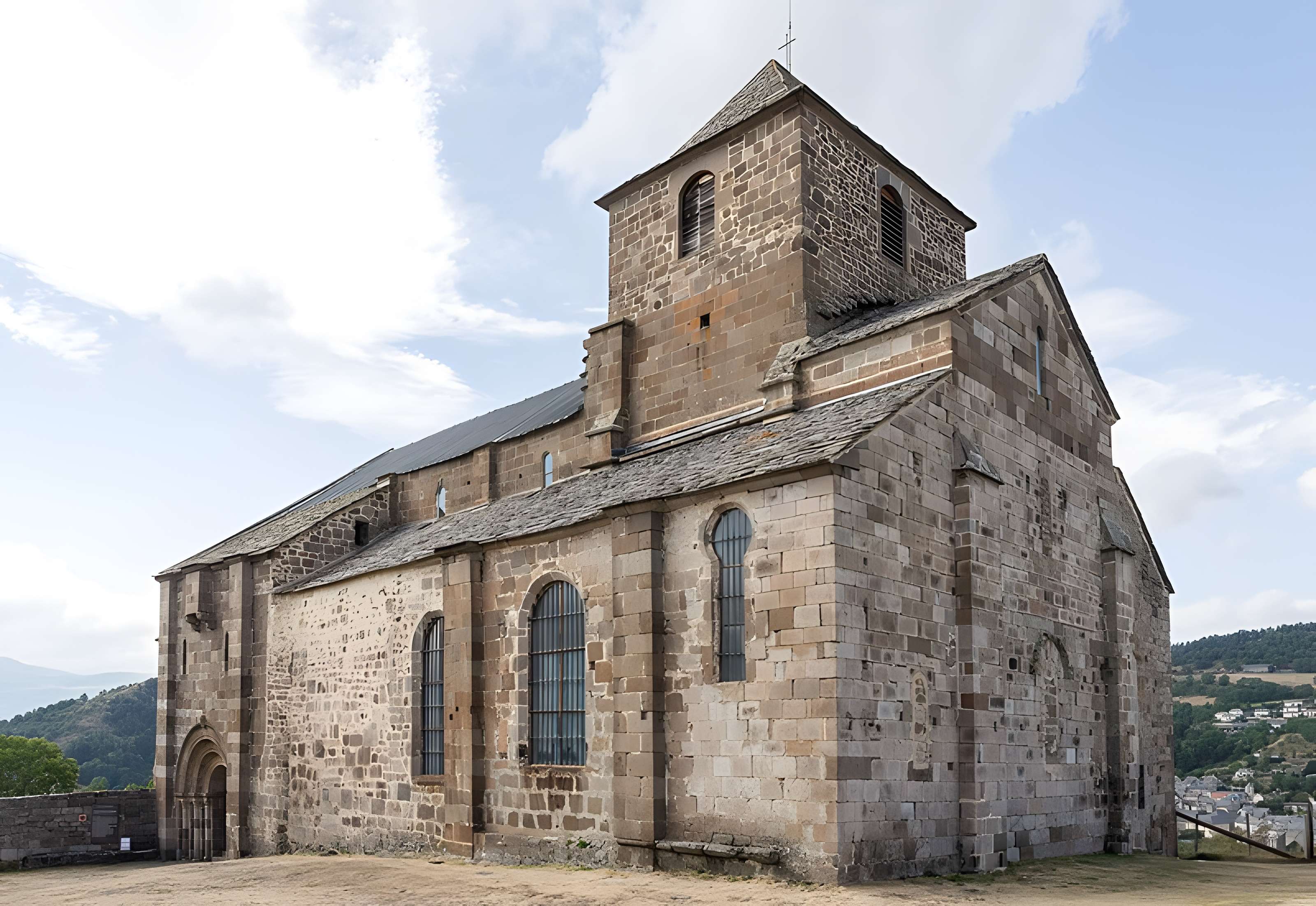 Église Saint-Pierre de Bredons