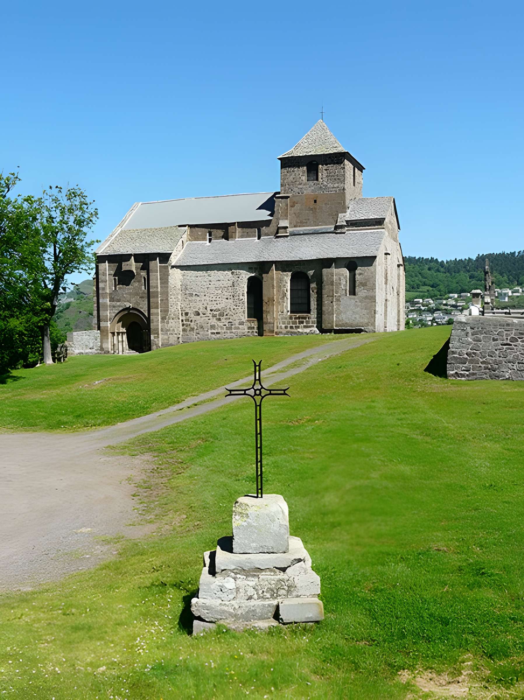 Église Saint-Pierre de Bredons