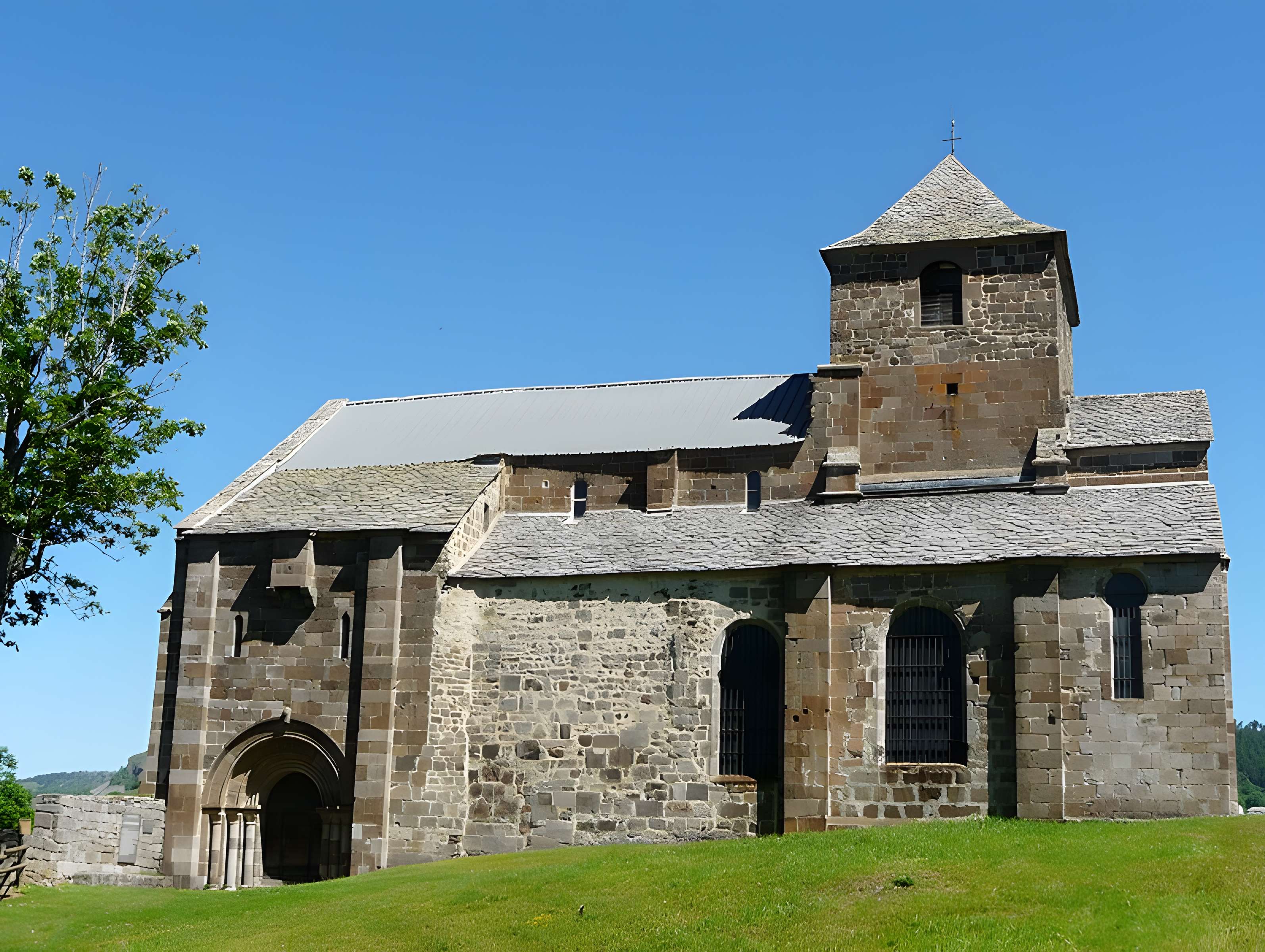 Église Saint-Pierre de Bredons