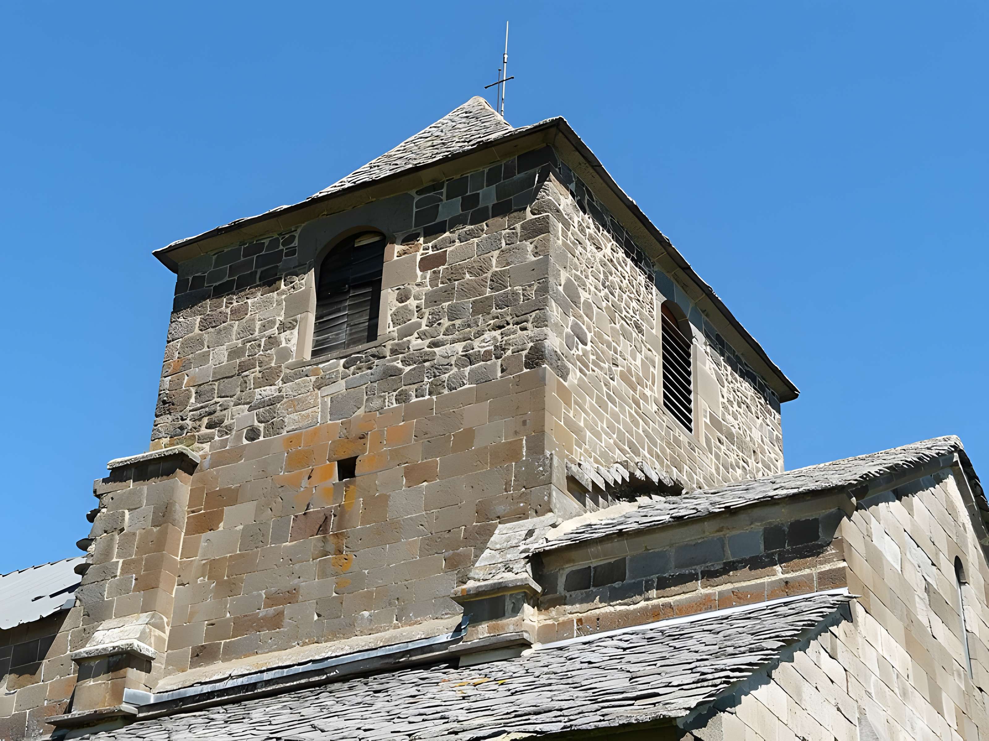 Église Saint-Pierre de Bredons