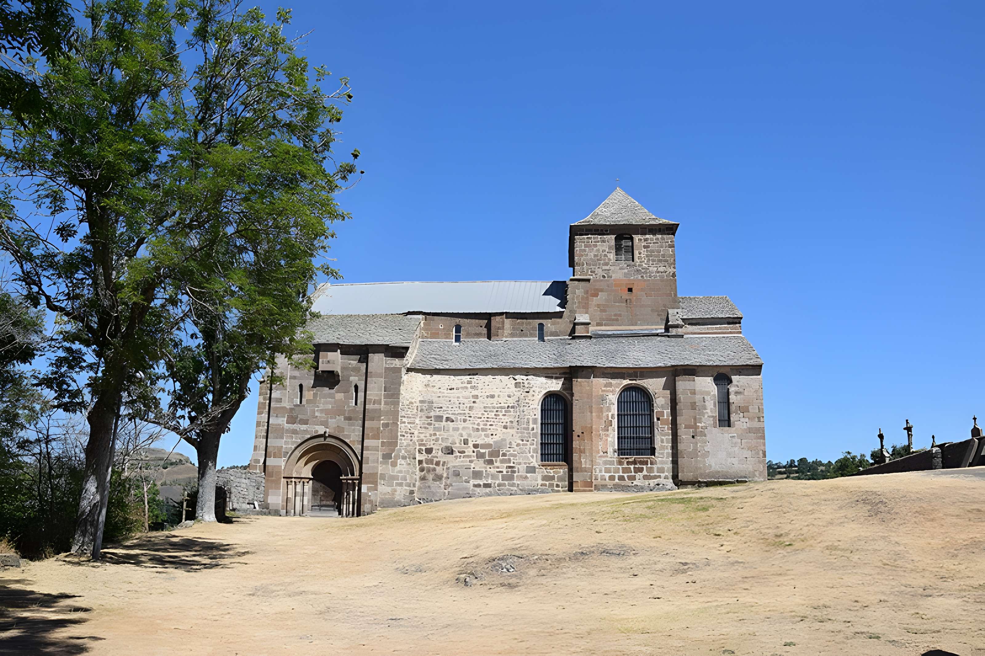 Église Saint-Pierre de Bredons