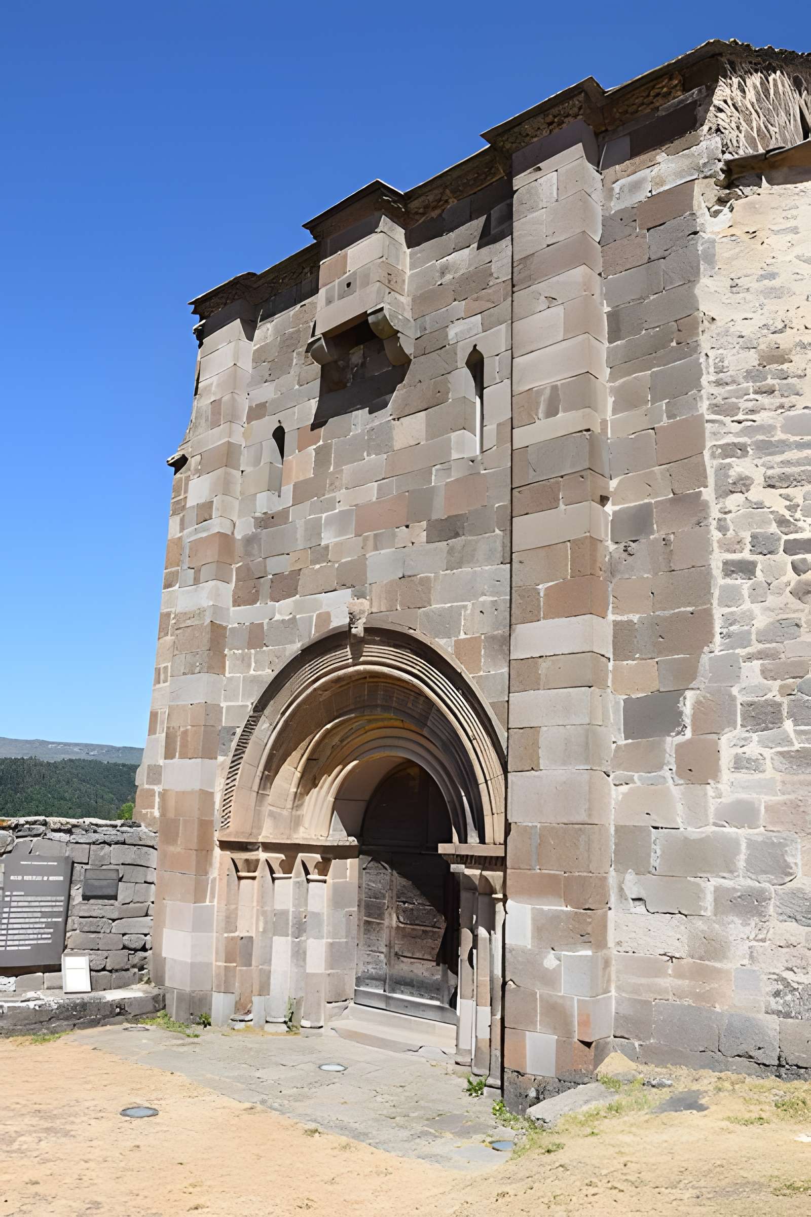 Église Saint-Pierre de Bredons