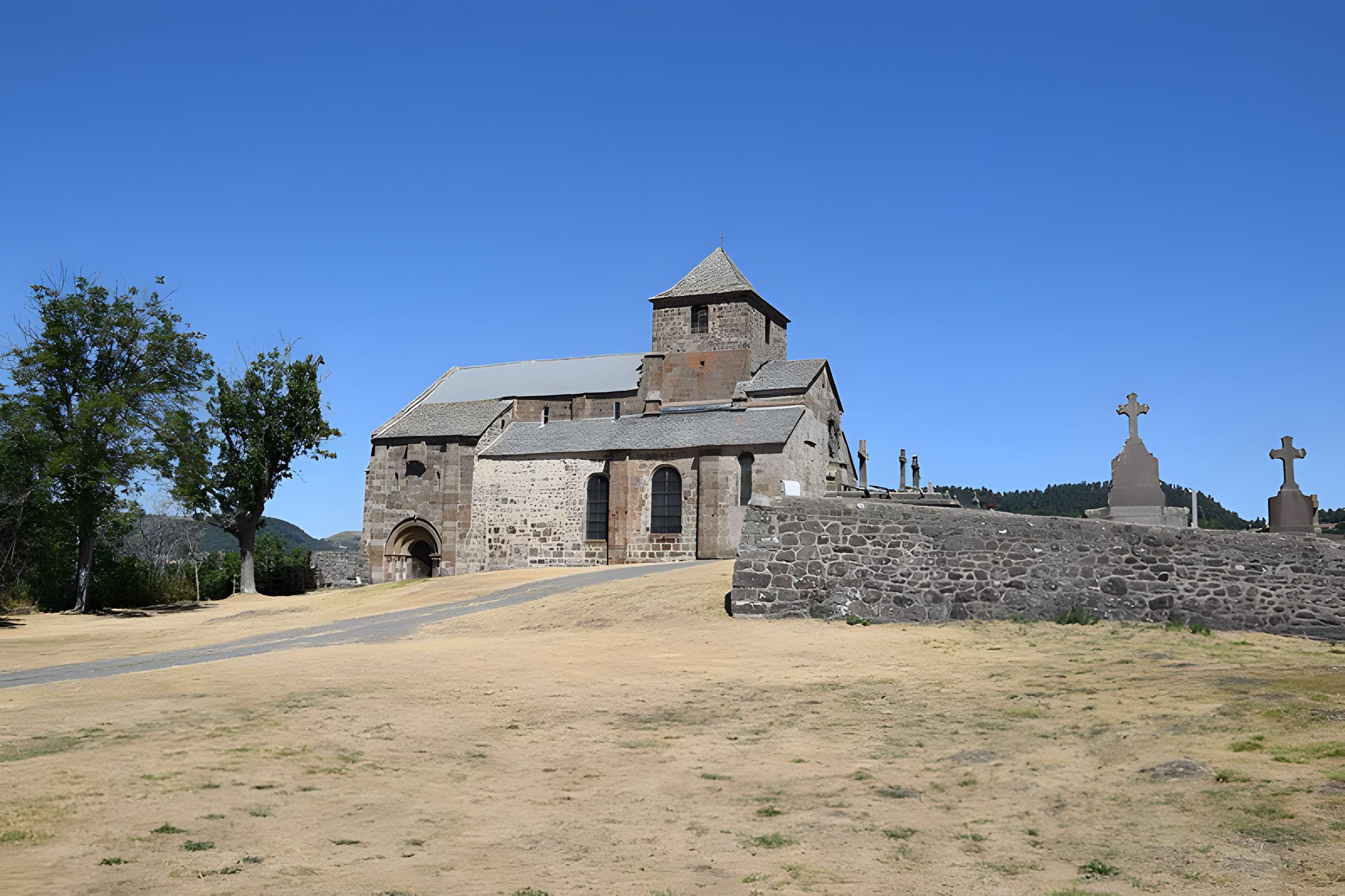 Église Saint-Pierre de Bredons