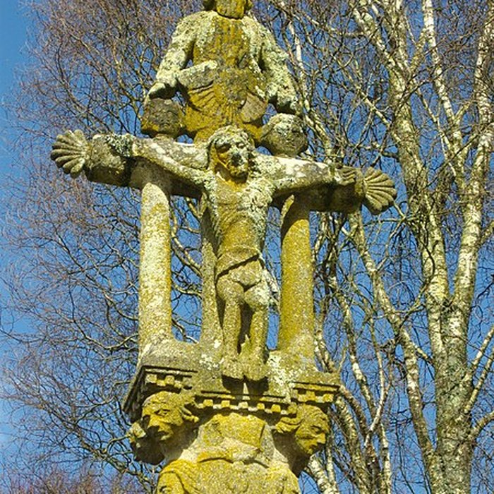 Photo de Calvaire sur socle et autel