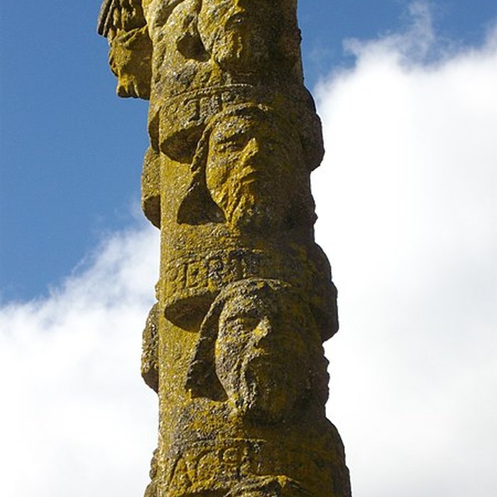 Photo de Calvaire sur socle et autel