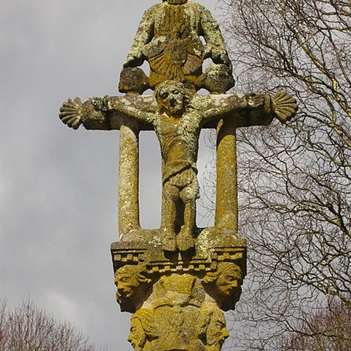 Photo de Calvaire sur socle et autel