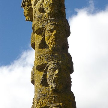 Calvaire sur socle et autel