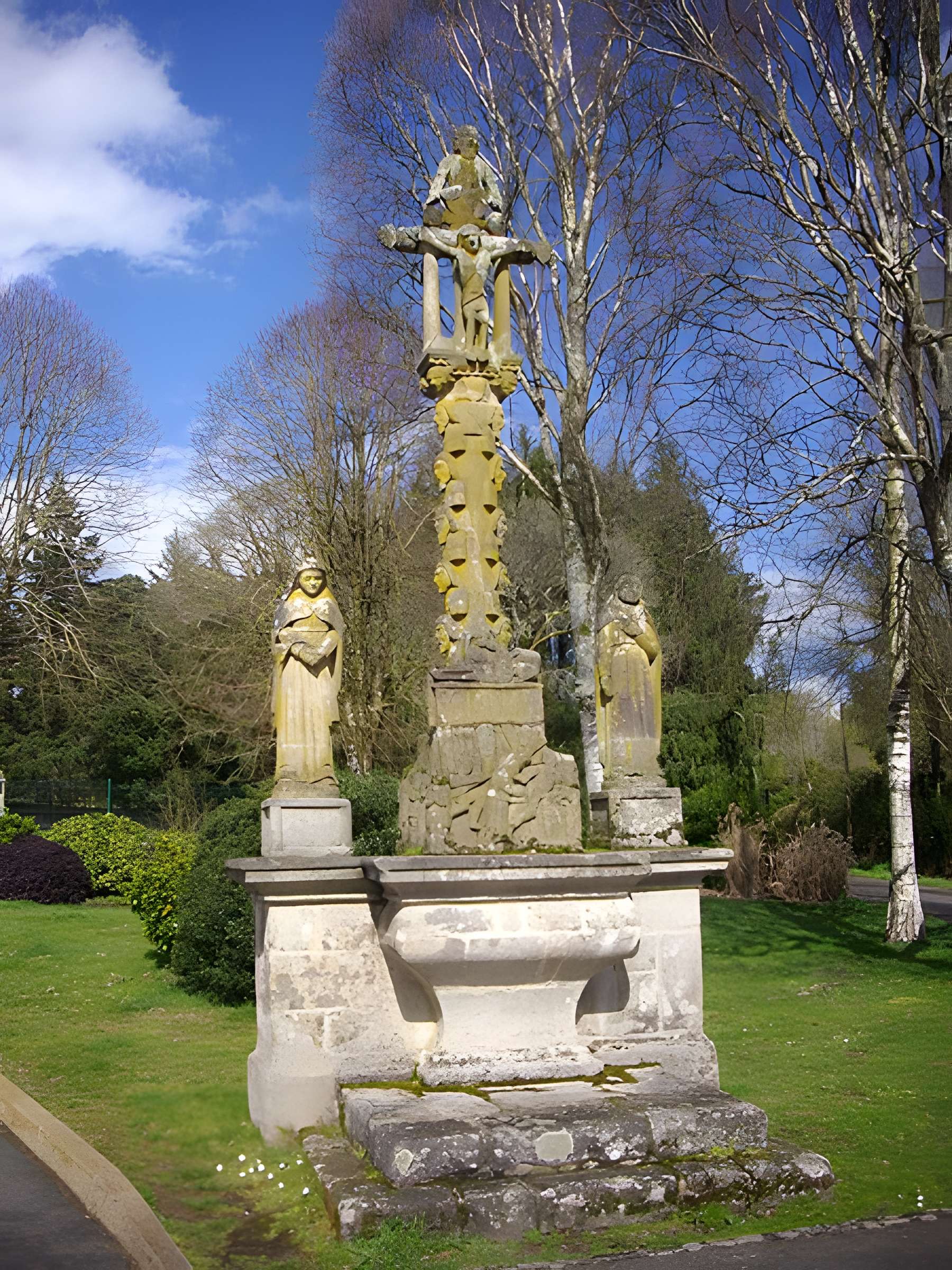 Calvaire sur socle et autel