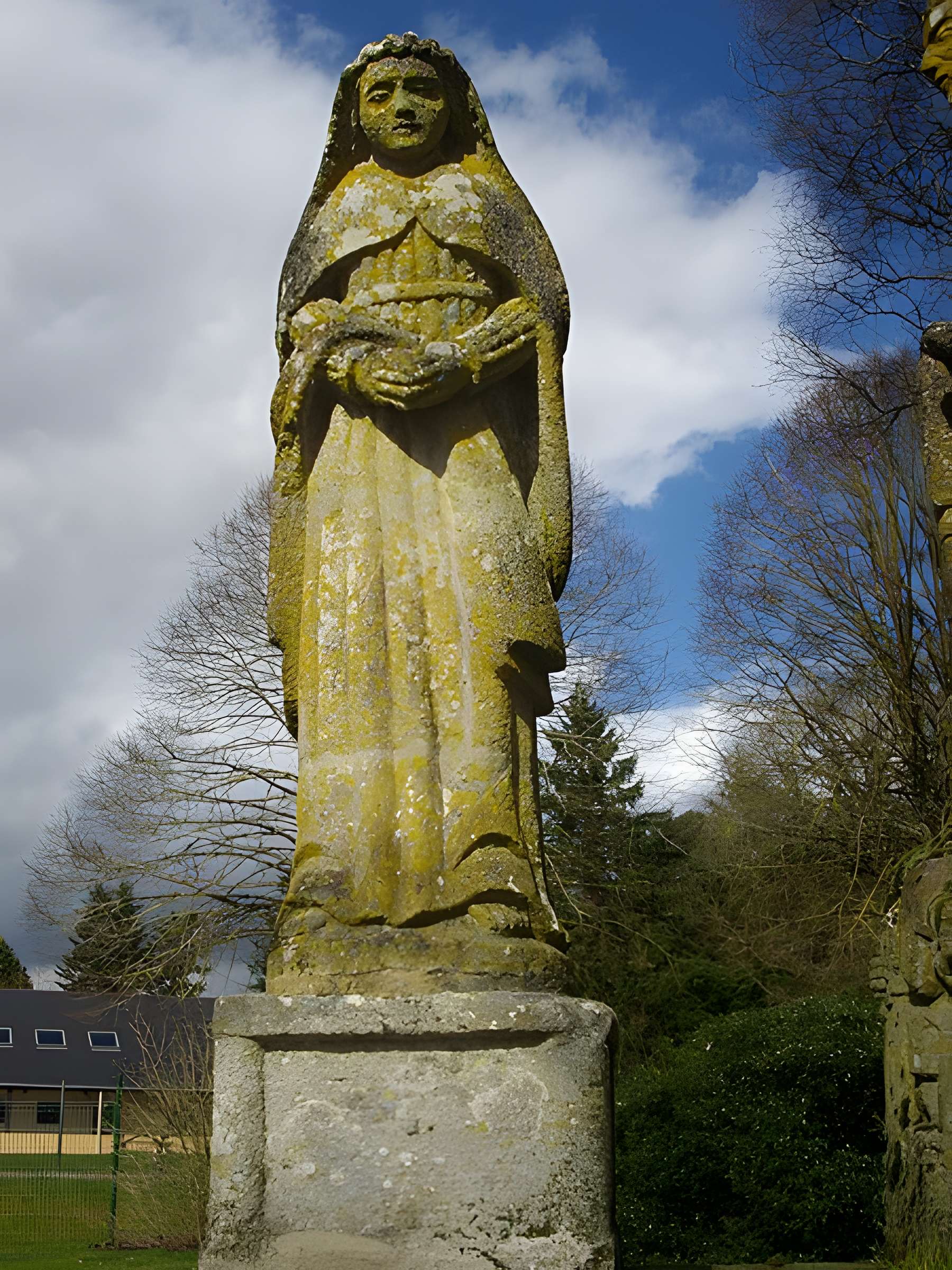 Calvaire sur socle et autel