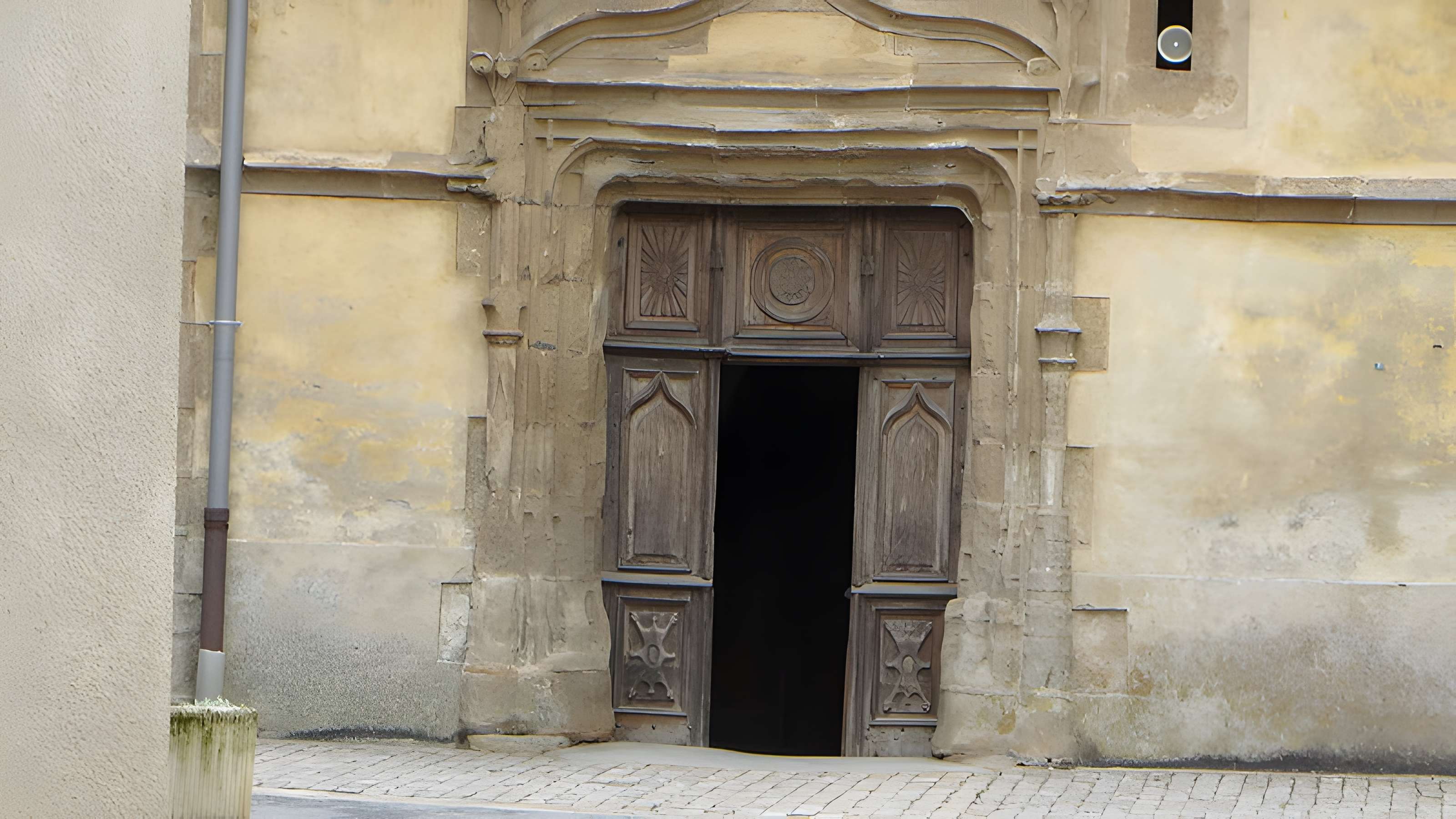 Église Saint-Pierre de Canet-de-Salars
