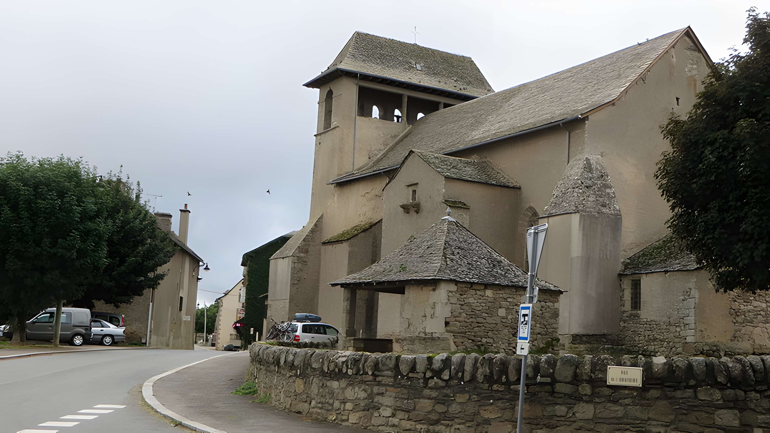 Église Saint-Pierre de Canet-de-Salars