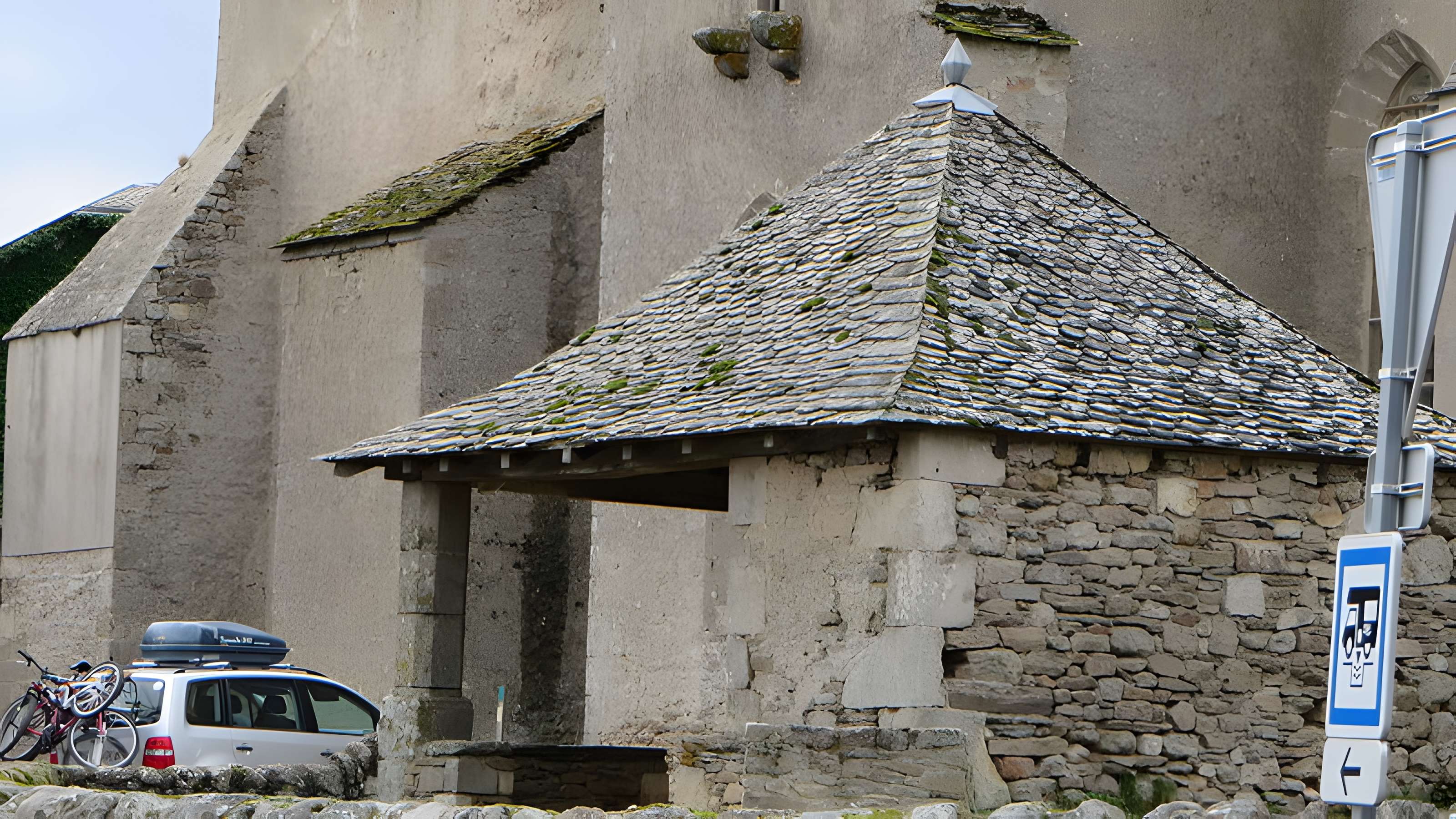 Église Saint-Pierre de Canet-de-Salars