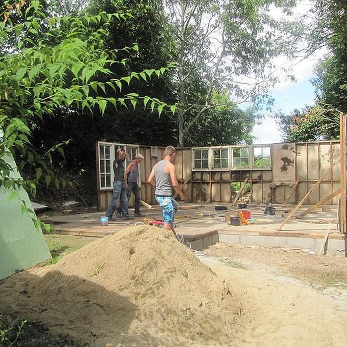 Photo de Baraque de type canadien implantée dans la cité de lhabitat provisoire de Soye