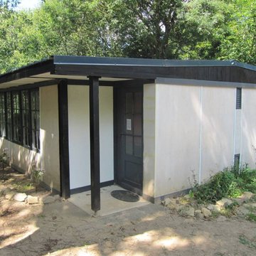 Baraque de type canadien implantée dans la cité de lhabitat provisoire de Soye