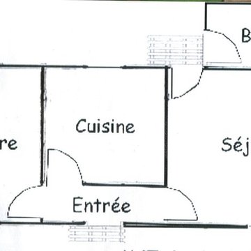 Baraque de type canadien implantée dans la cité de lhabitat provisoire de Soye