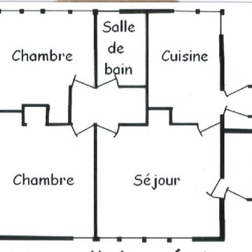 Baraque de type canadien implantée dans la cité de lhabitat provisoire de Soye