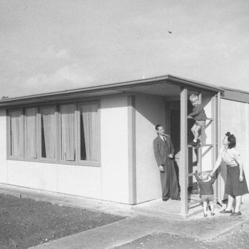 Baraque de type canadien implantée dans la cité de lhabitat provisoire de Soye